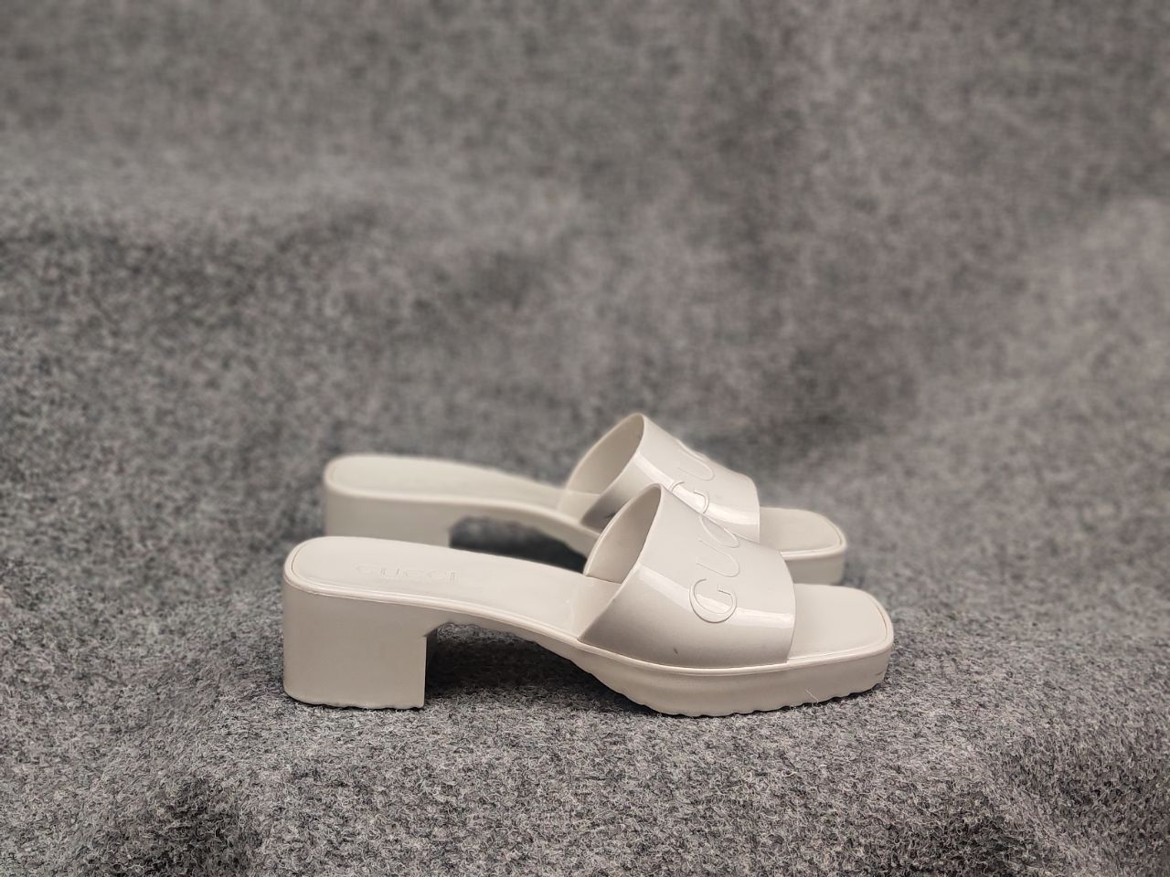 Gucci Gucci Rubber Logo Platform Slide Sandal Mystic White Mules Size US 11 / IT 41 - 2 Thumbnail