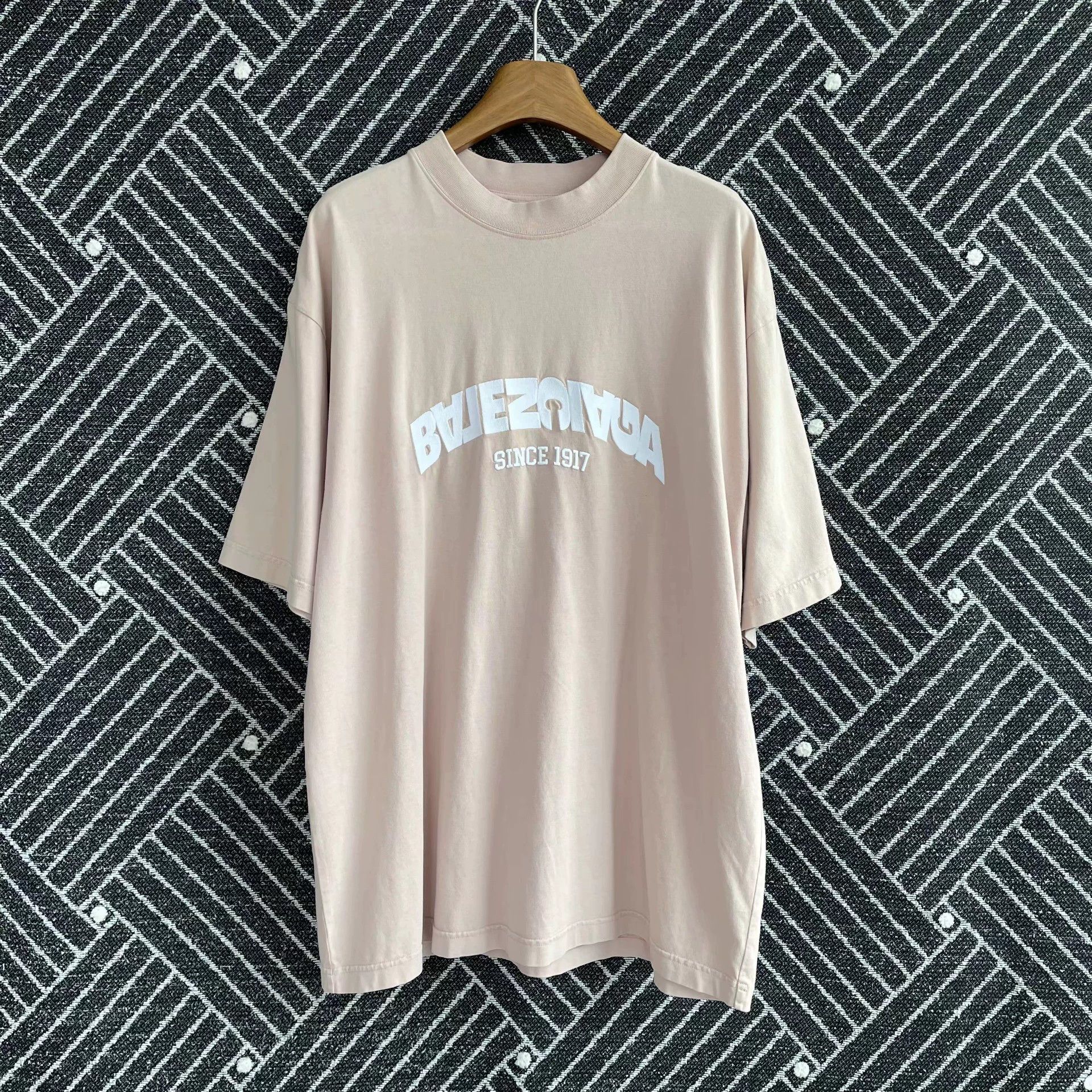 Balenciaga Balenciaga Reversed Embroidered Pink Logo SS Tee M Size US M / EU 48-50 / 2 - 1 Thumbnail