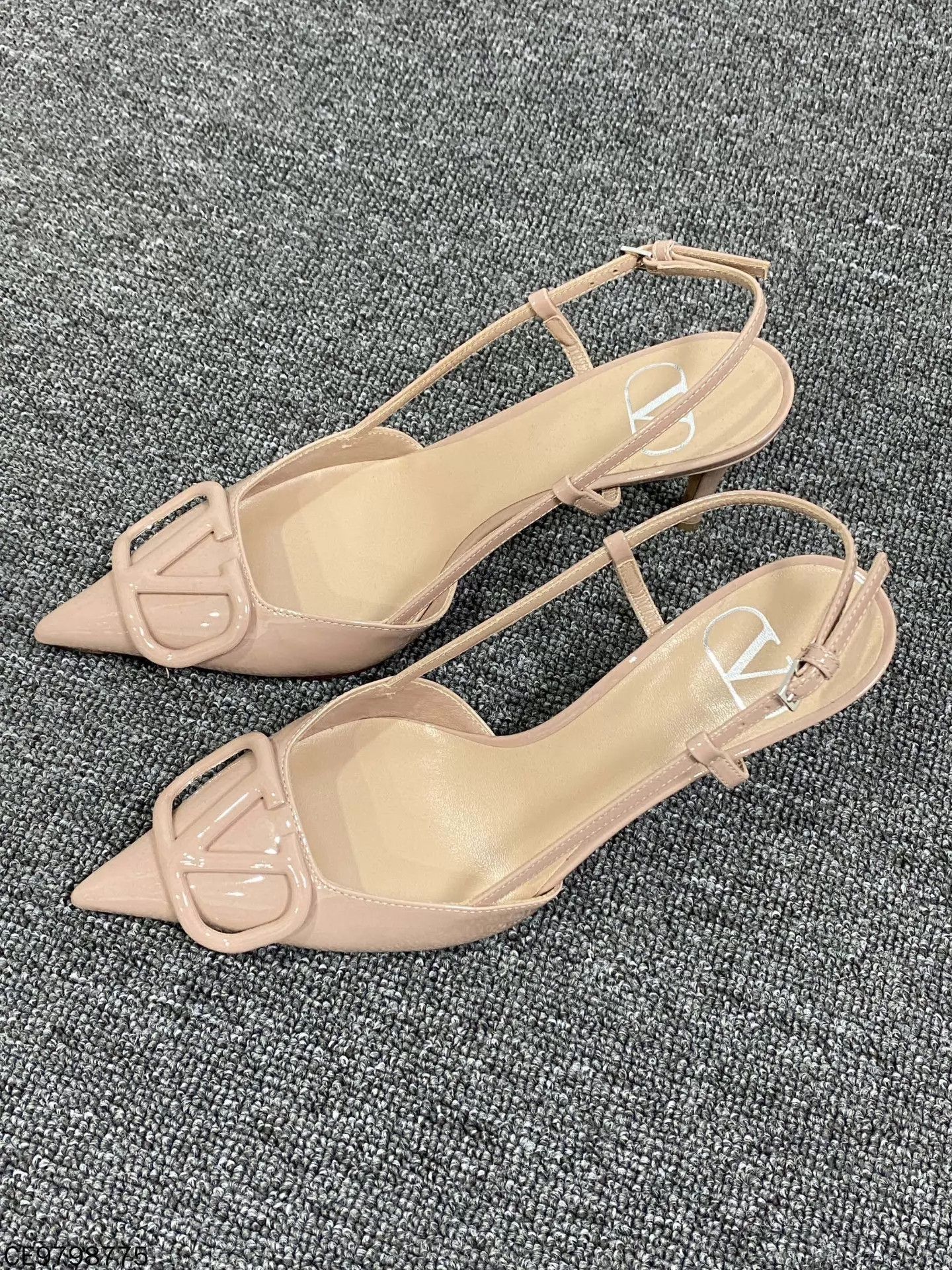 Valentino Valentino Nude Patent Leather Heels 36 New Size US 5.5 / IT 35.5 - 1 Thumbnail