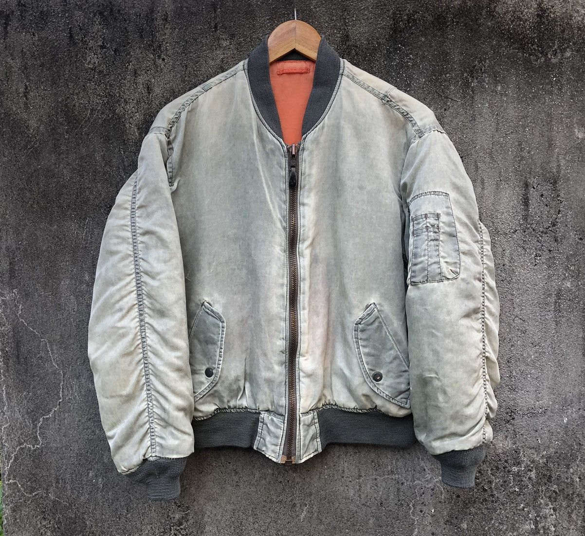 Vintage Vintage Sun Faded Ma-1 Bomber Jacket by Unique Size US L / EU 52-54 / 3 - 6 Thumbnail