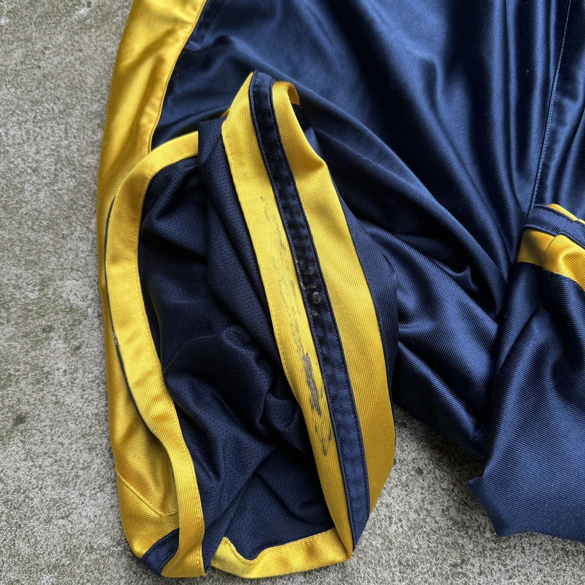 Nike Vintage Nike Satin Dazzle Basketball Shorts Swishy Size US 36 / EU 52 - 11 Thumbnail