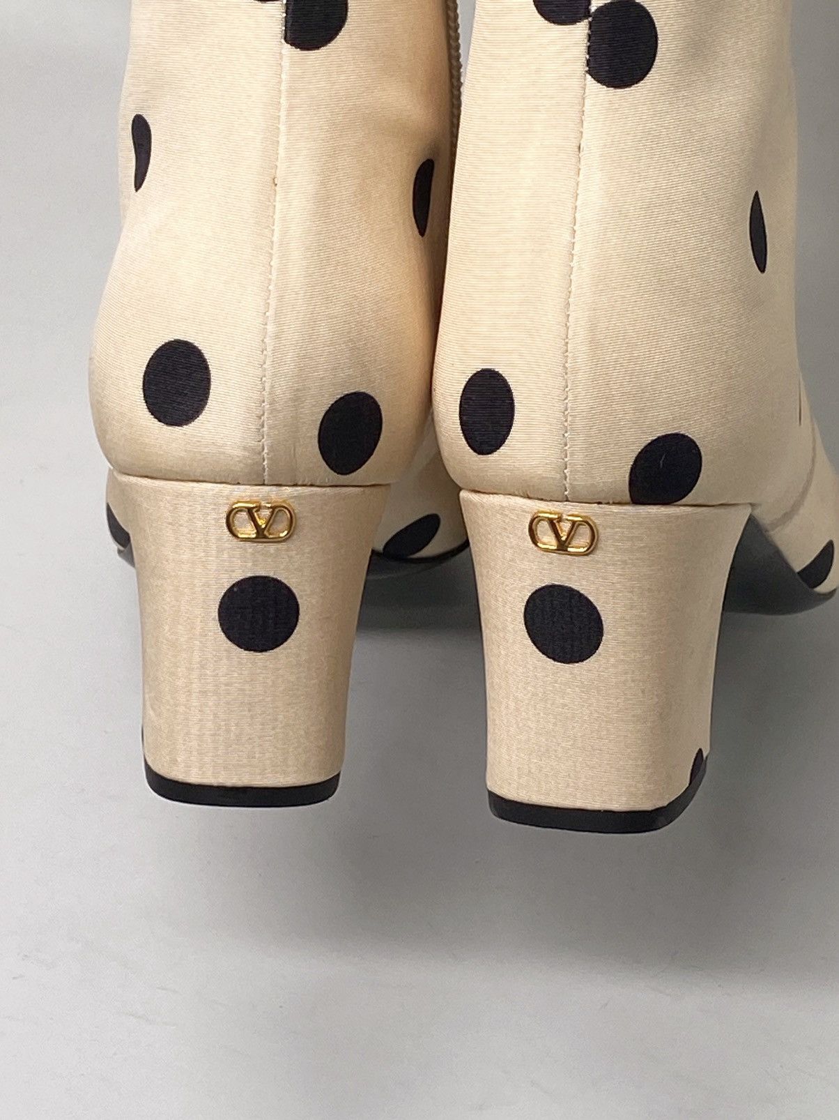 Valentino Valentino Garavani Equivoque Tall Polka Dot Boots size 37 Size US 7 / IT 37 - 16 Thumbnail