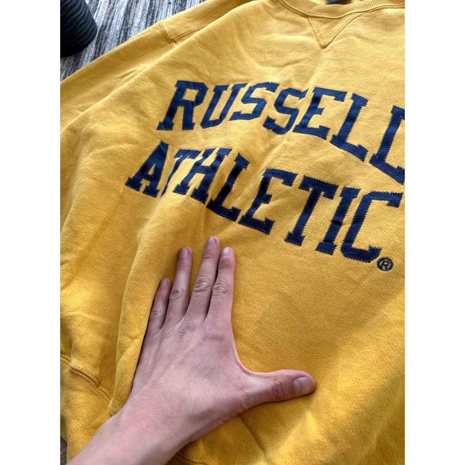 Russell Athletic VINTAGE Russell Athletic Sweatshirt Men M Yellow Logo 90s Retro USA Big Logo Pullover Size US M / EU 48-50 / 2 - 4 Thumbnail