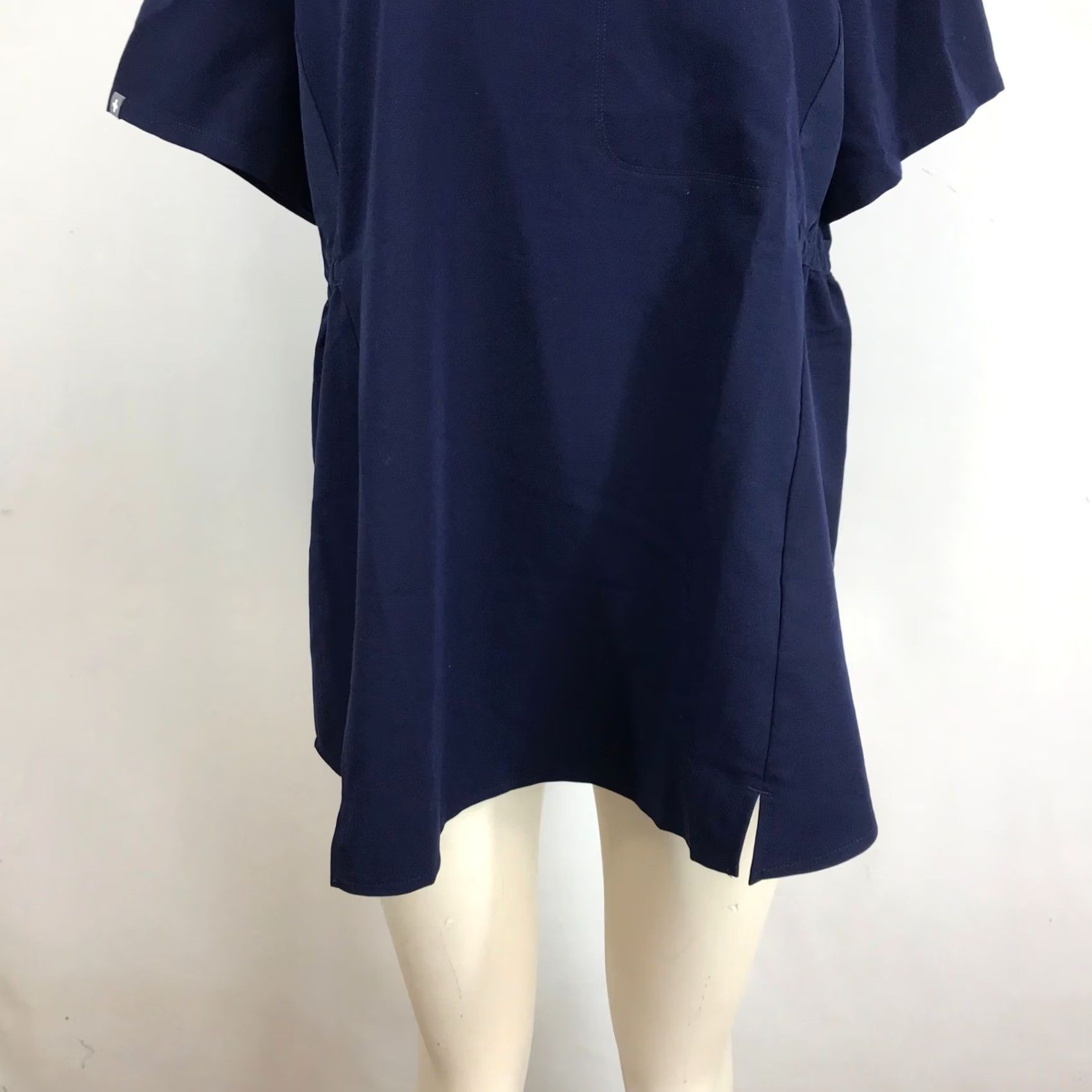 Vintage FIGS Technical Collection V-Neck Scrub Top Navy Blue XL Short Sleeve Pocket Womens Size US XL / EU 56 / 4 - 3 Thumbnail