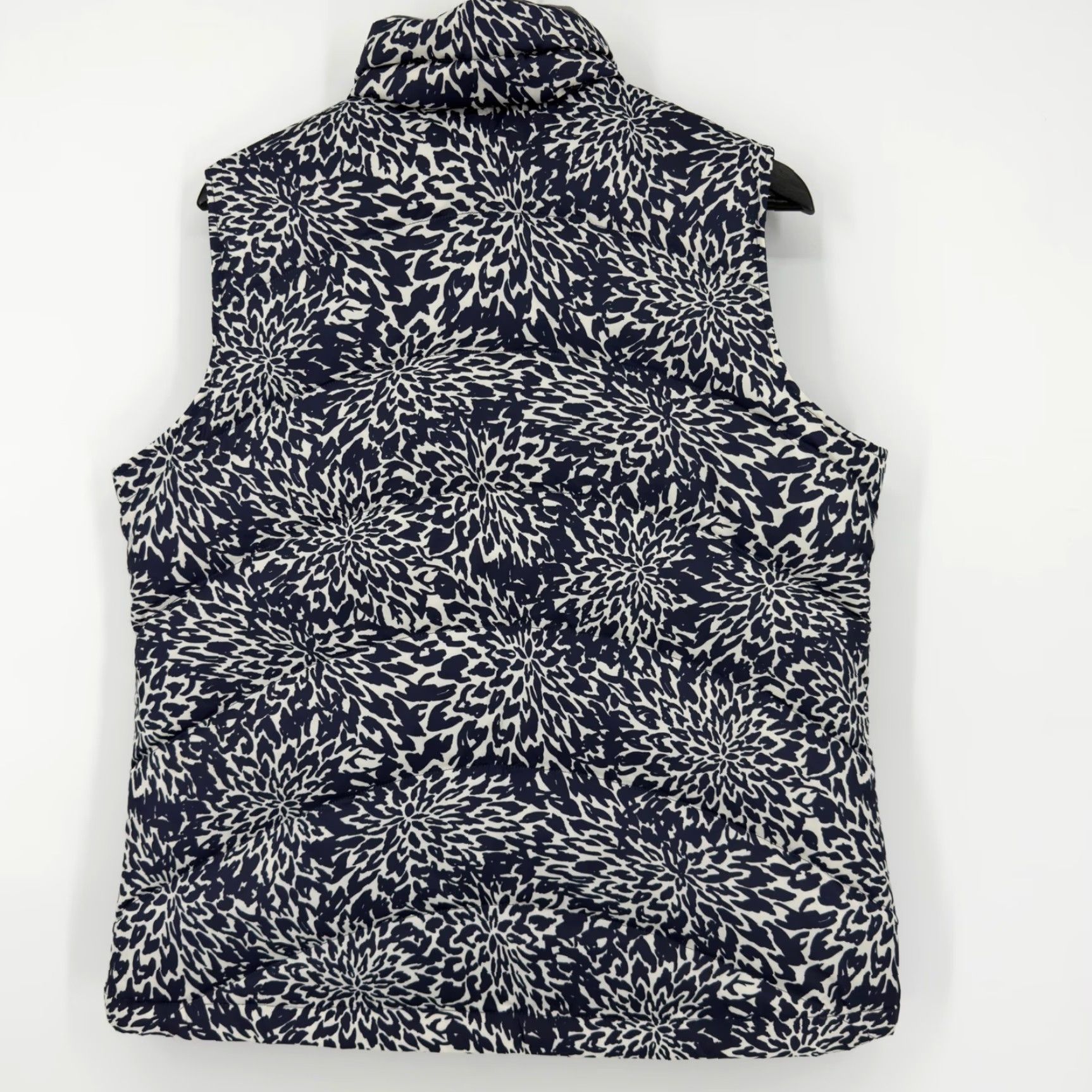 Lands' End Lands' End Vest Womens Medium Down Puffer Quilted Lightweight Lined Floral Navy Blue White Size M / US 6-8 / IT 42-44 - 2 Thumbnail