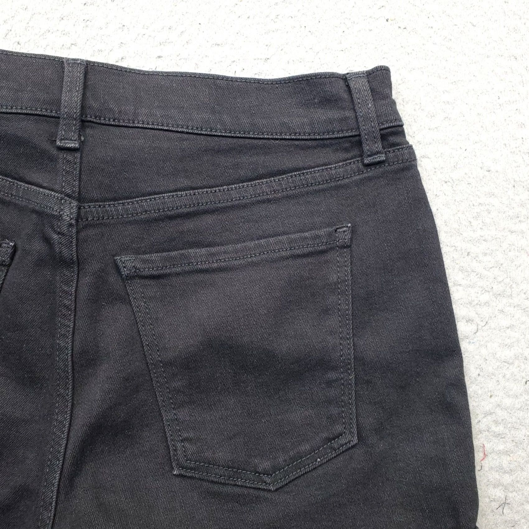 Old Navy Old Navy Womens Shorts 4 Black Denim Stretch Comfort Cuffed Dark Wash Mid-Rise Children's? Size 27" / US 4 / IT 40 - 8 Thumbnail