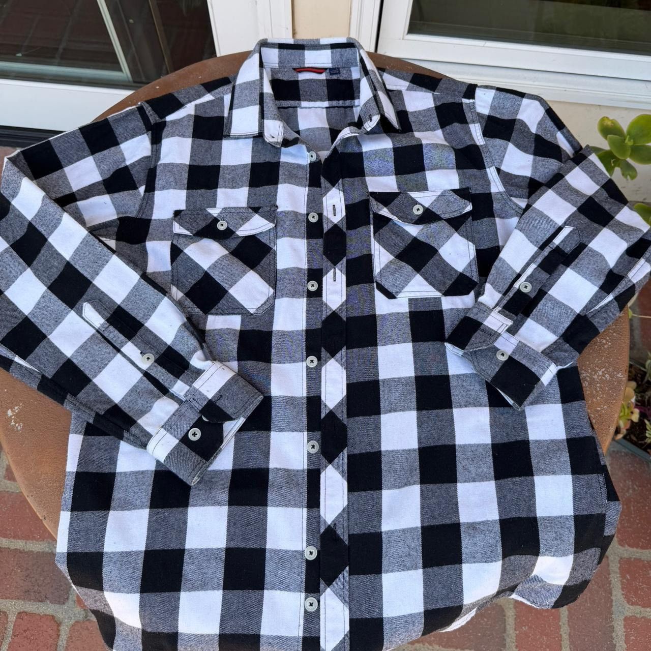 Carhartt Men’s black + white plaid flannel button down shirt sz L Size US L / EU 52-54 / 3 - 5 Thumbnail