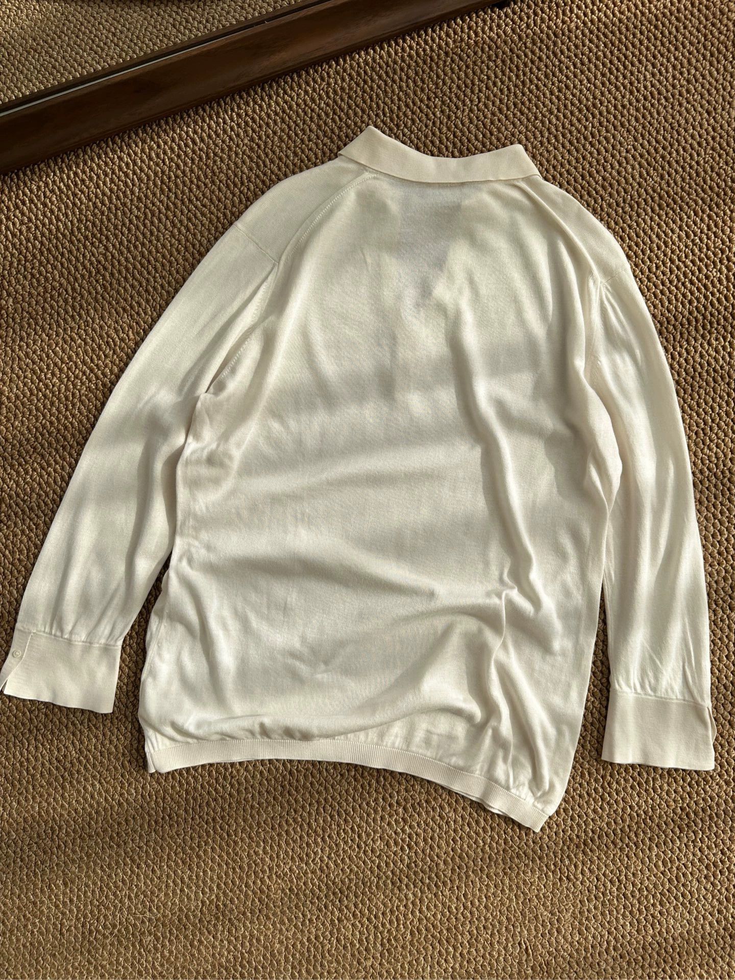 Loro Piana Loro Piana Silk V-neck Button Base Knit Wmns White M 99 Size M / US 6-8 / IT 42-44 - 2 Thumbnail
