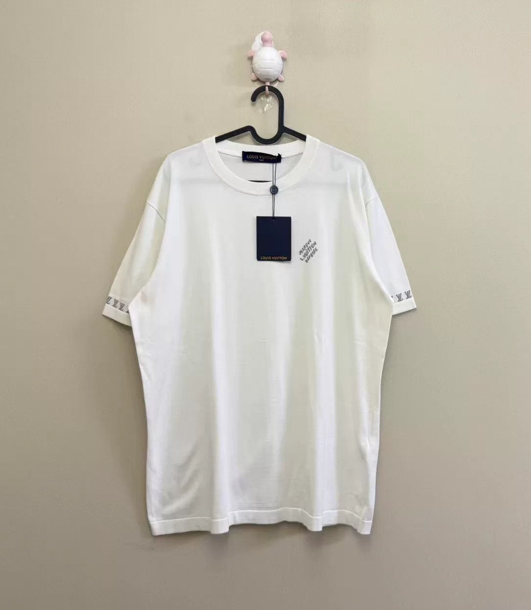 Louis Vuitton Louis Vuitton LV x Pharrell Logo Cuff T-Shirt Size US L / EU 52-54 / 3 - 1 Thumbnail