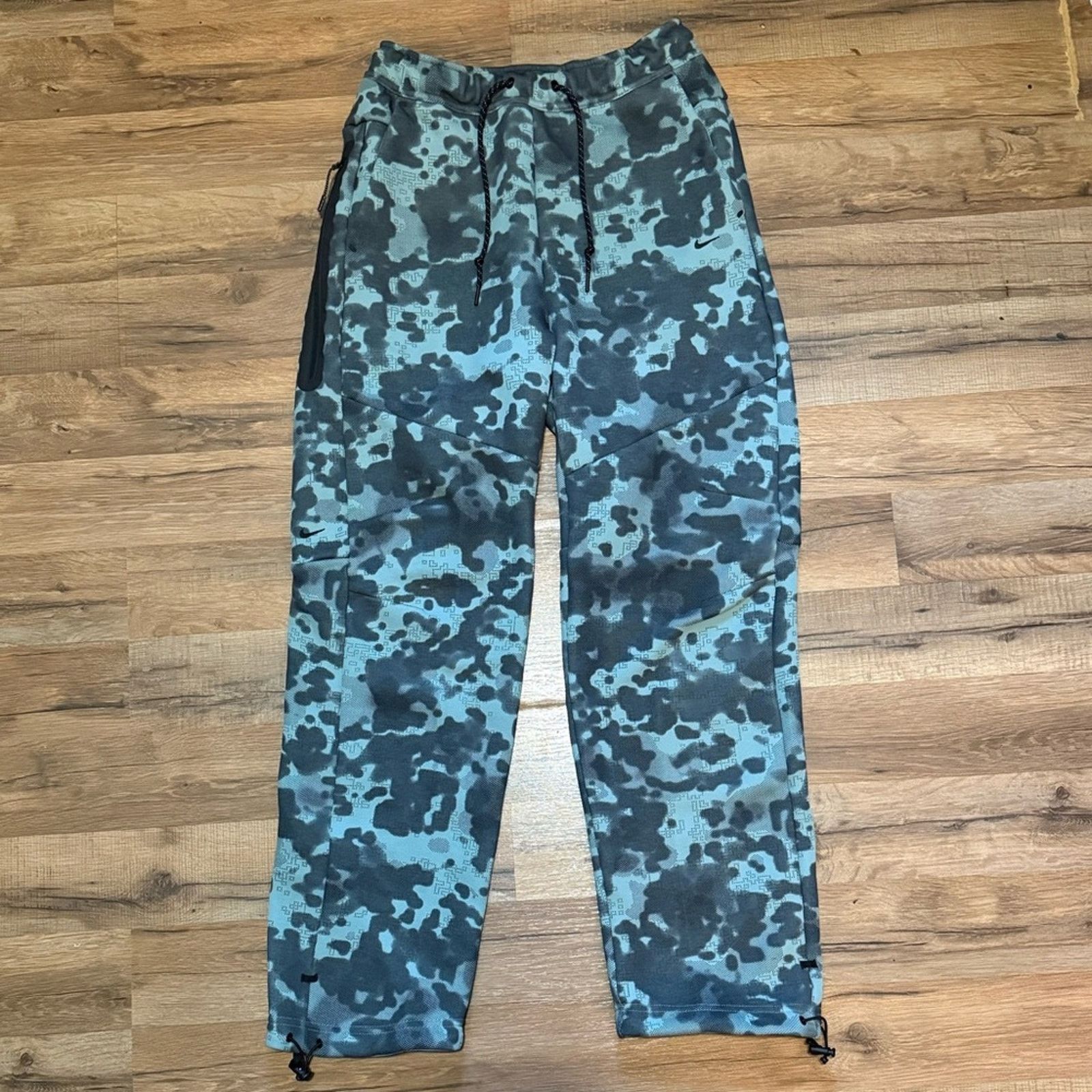 Nike Nike Tech Fleece Straight Leg Jogger Sweatpants Size US 27 - 1 Thumbnail