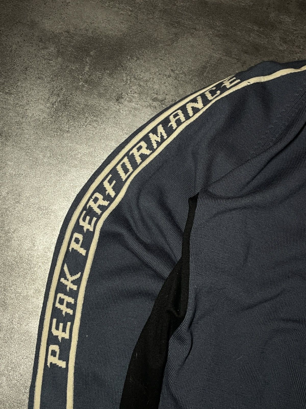 Peak Performance 💥Offers💥Peak Performance Wool Sweatshirt Boxy Hype Rare Size US L / EU 52-54 / 3 - 3 Thumbnail