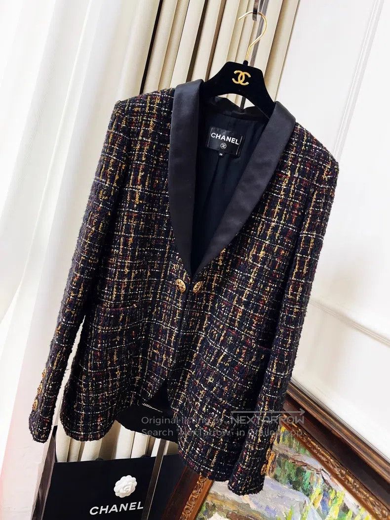 Chanel Chanel 19A Egyptian series black and gold jacket Size XS / US 0-2 / IT 36-38 - 1 Thumbnail