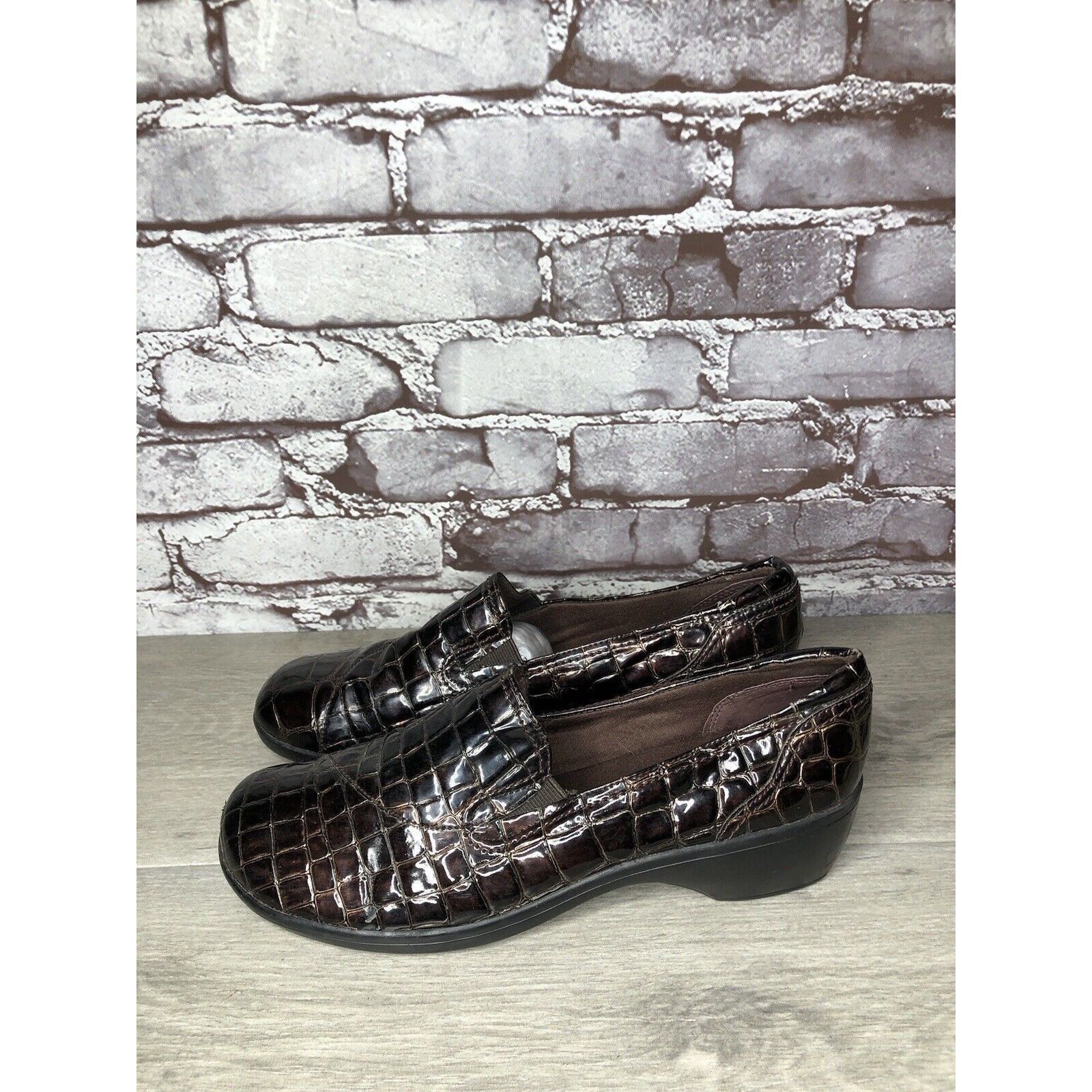 Clarks Clarks Bendables Brown Patent Leather Croc Embossed Clogs Wo Size US 12 / IT 42 - 6 Thumbnail
