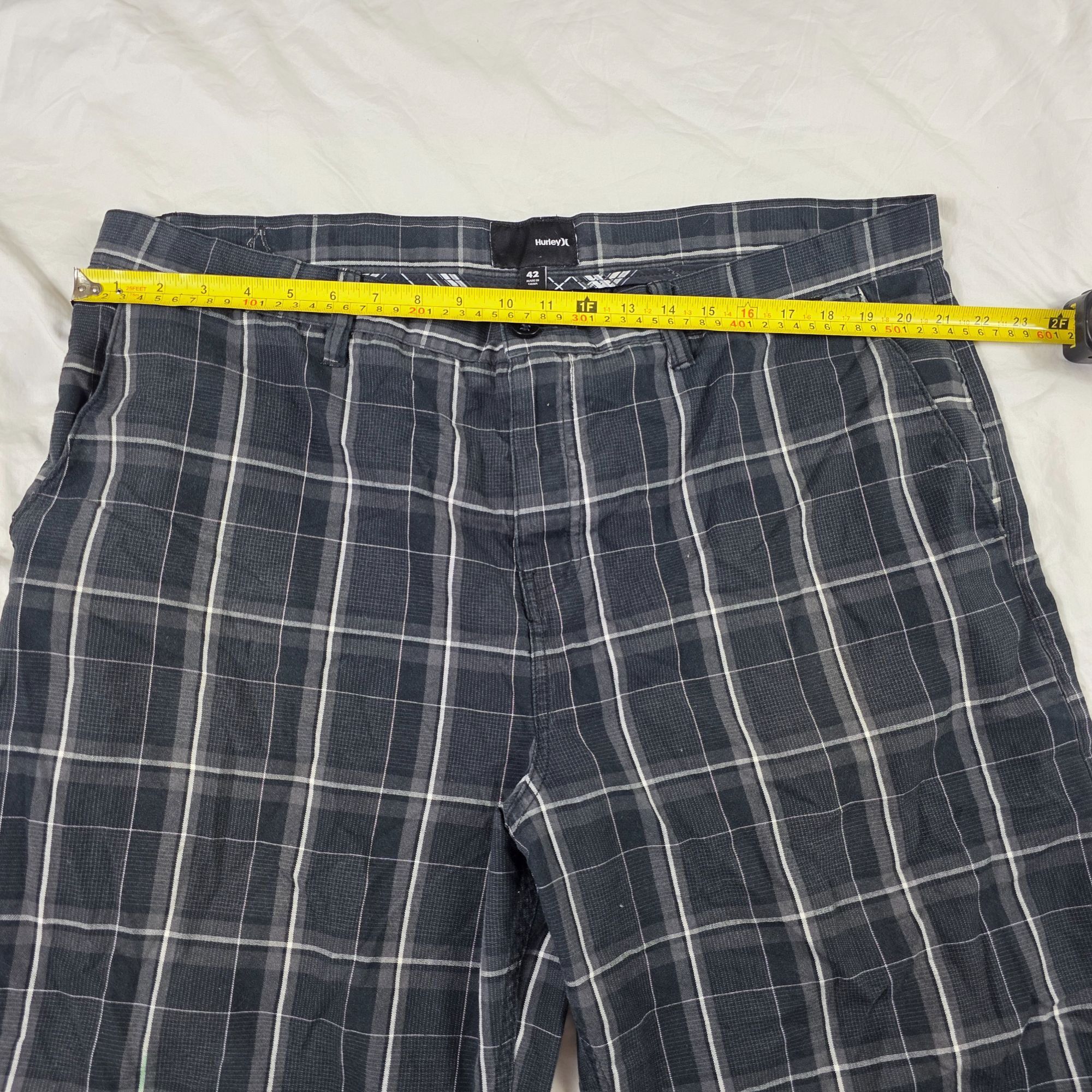 Hurley Hurley Mens Size 42 Black Plaid Shorts Walking Casual Lightw Size US 42 / EU 58 - 6 Thumbnail
