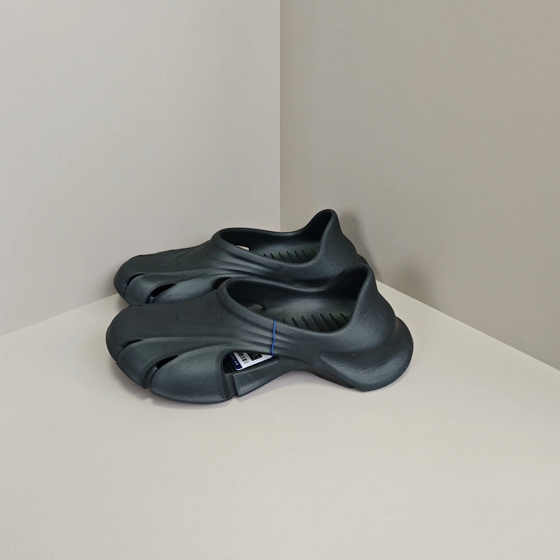 Balenciaga Balenciaga Sandals 7 Men Size US 7 / EU 40 - 1 Thumbnail