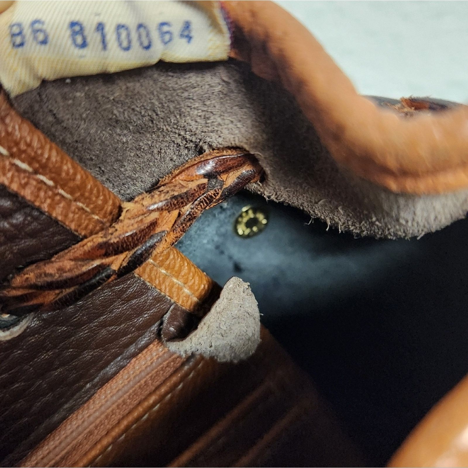 Dooney & Bourke Dooney & Bourke Teton Drawstring saddle Pebbled crossbody. Size ONE SIZE - 16 Thumbnail