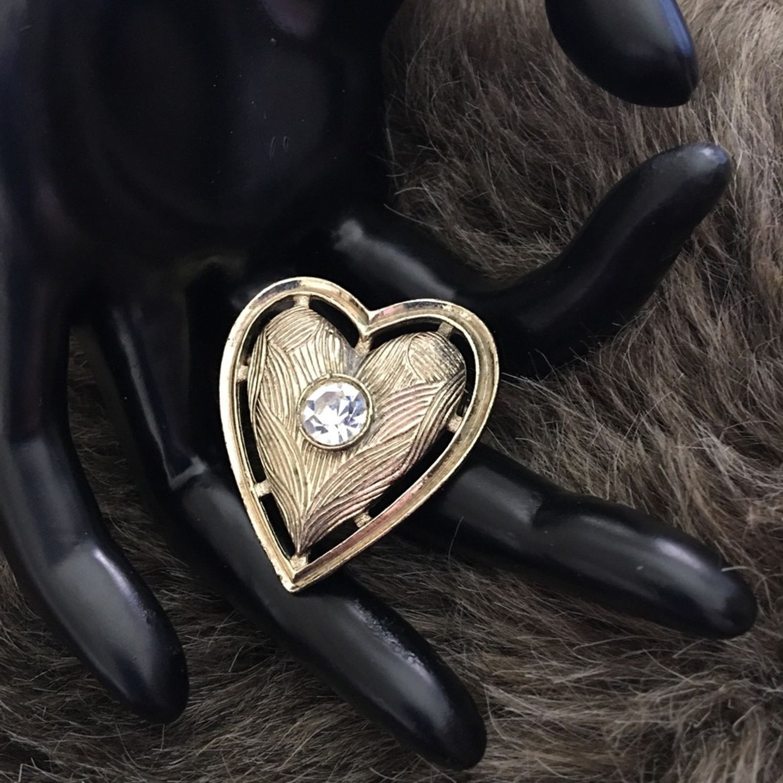 Vintage Vintage 80s gold tone heart stone center brooch Size ONE SIZE - 1 Thumbnail
