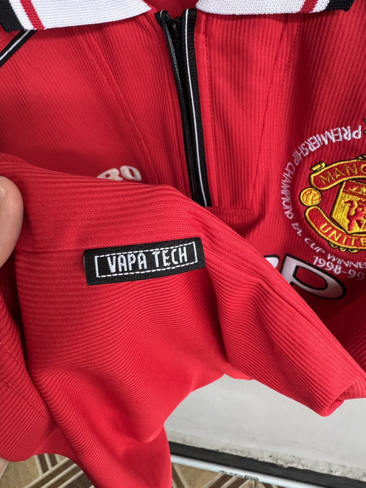 Umbro MANCHESTER UNITED 1998/1999 TREBLE WINNER SEASON HOME JERSEY Size US S / EU 44-46 / 1 - 6 Thumbnail