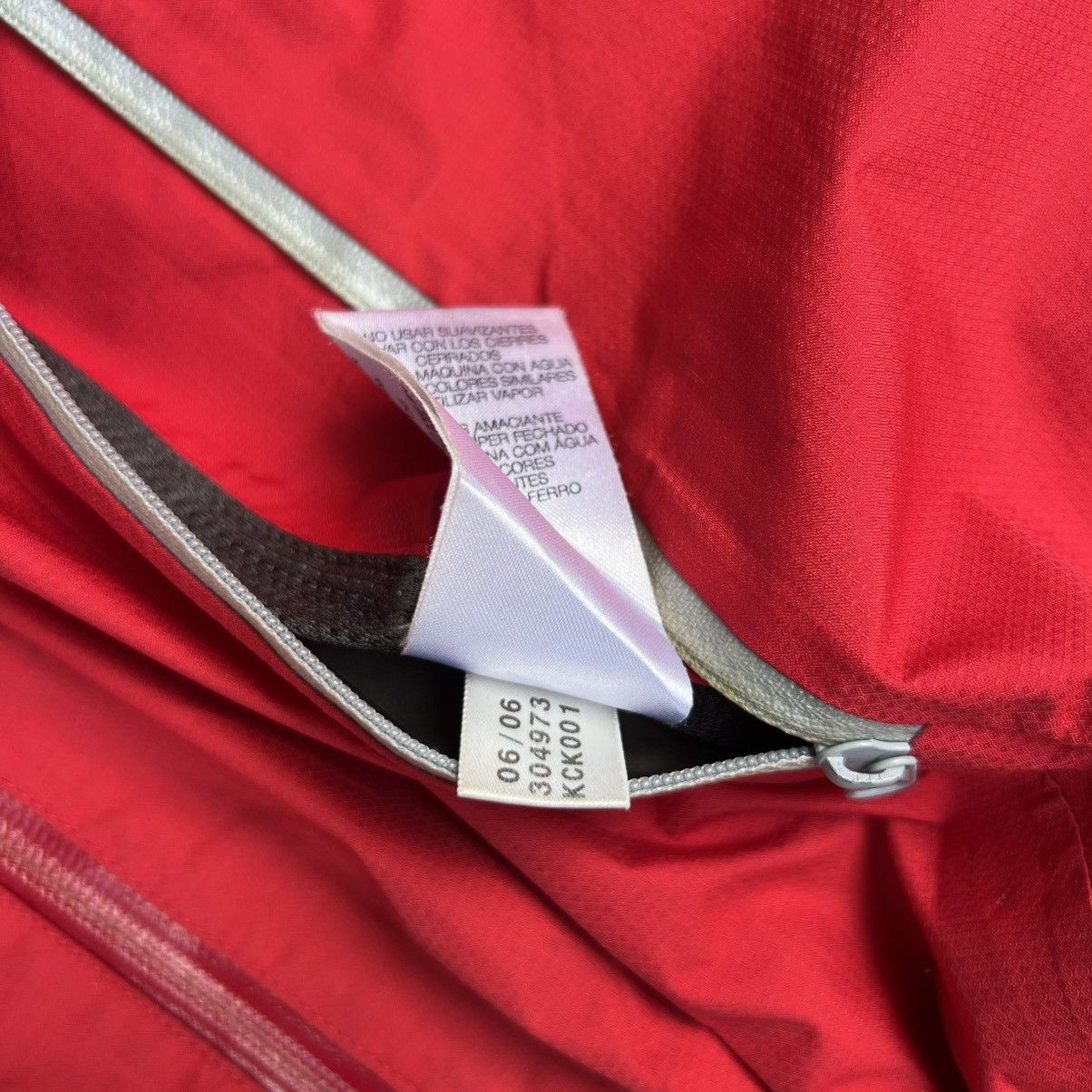 Goretex 00’s Salomon Gore-Tex Paclite Jacket🥷💦 Size US M / EU 48-50 / 2 - 13 Thumbnail