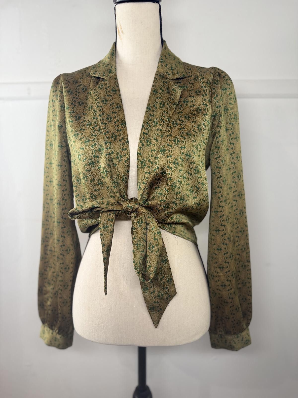 Designer Chic Green Floral Tie-Front Blouse Size ONE SIZE - 1 Thumbnail