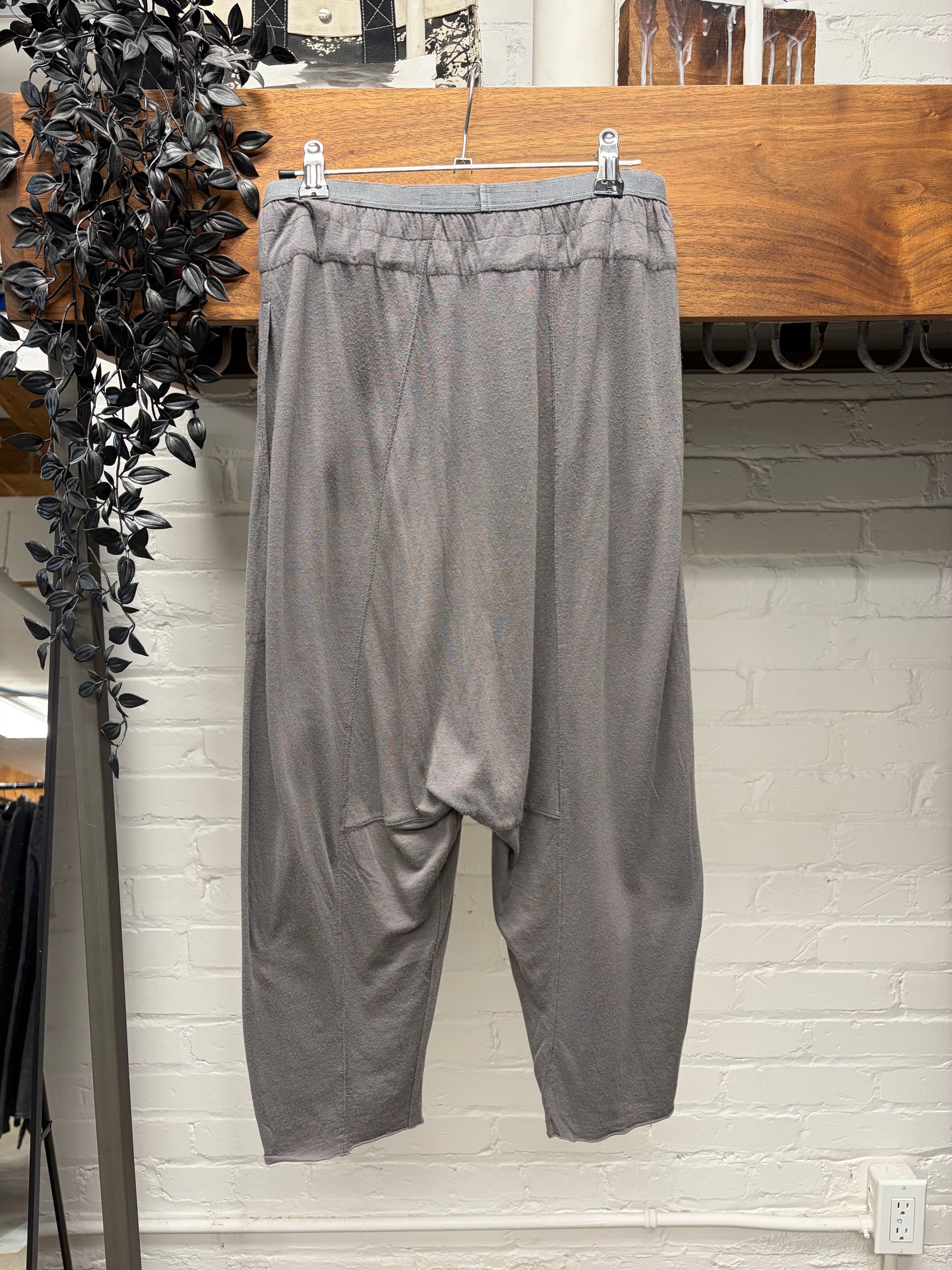 Rick Owens 2000s Rick Owens ‘Lilies’ Dust Brown Drop Crotch Pod Shorts Size 22" - 4 Thumbnail