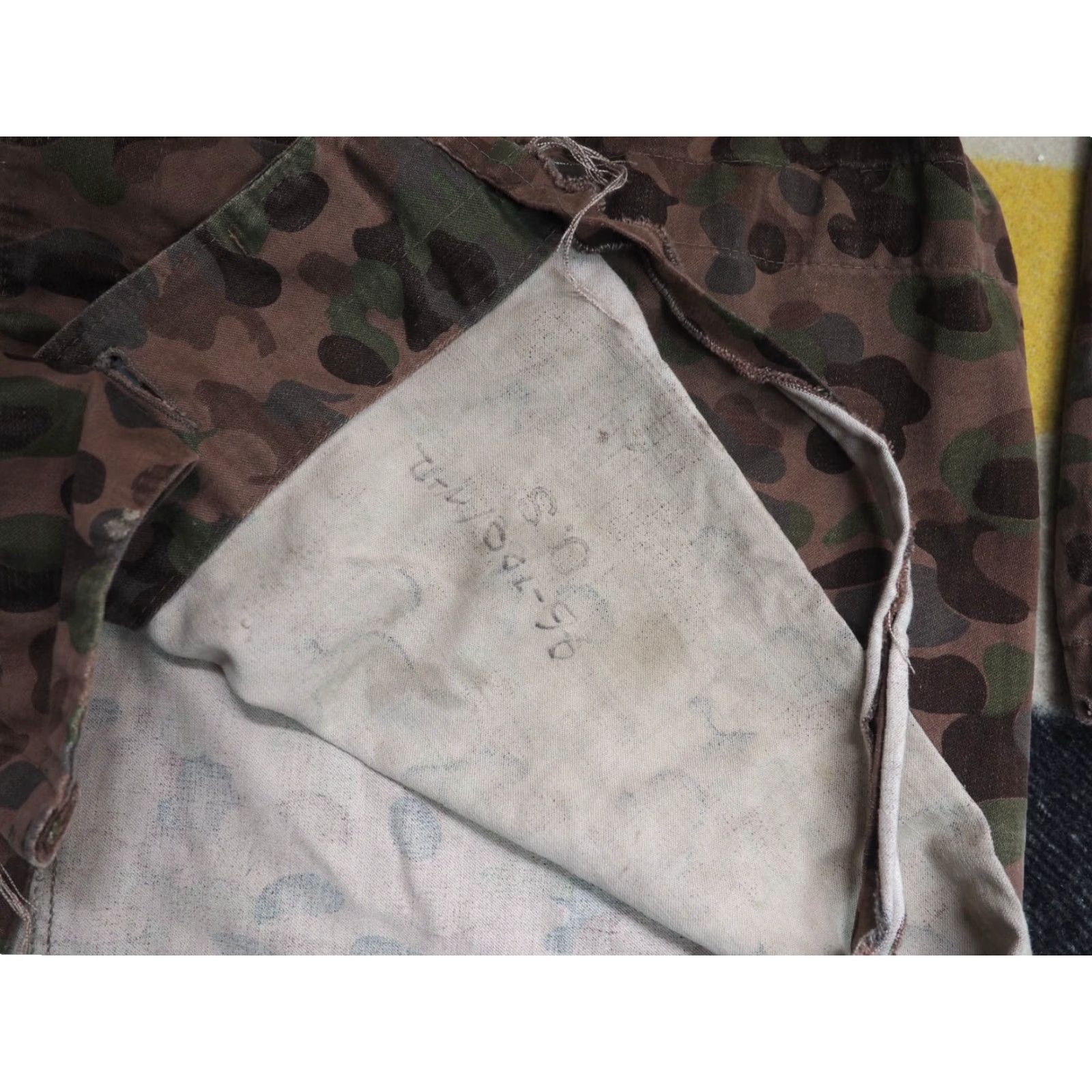 Vintage VINTAGE 60s Austrian KAZ Peadot Military Army Camo Button Parka Jacket Coat Mens L Size US L / EU 52-54 / 3 - 7 Thumbnail