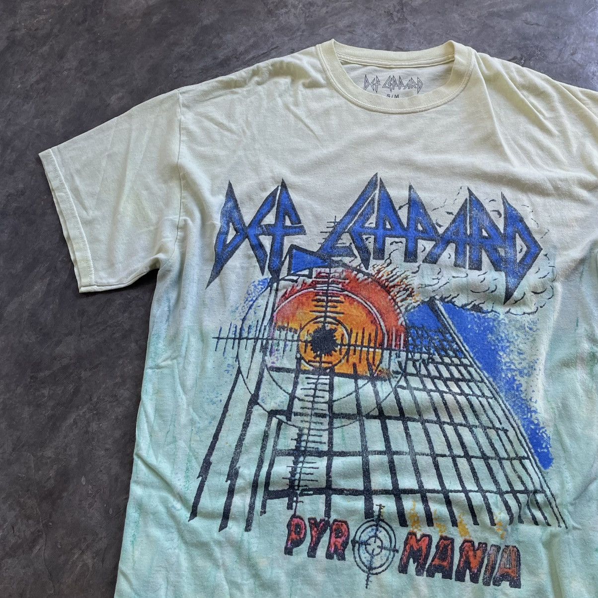 Def Leppard TSHIRT DEF LEPPARD PYROMANIA TIEDYE!! Size US L / EU 52-54 / 3 - 3 Thumbnail