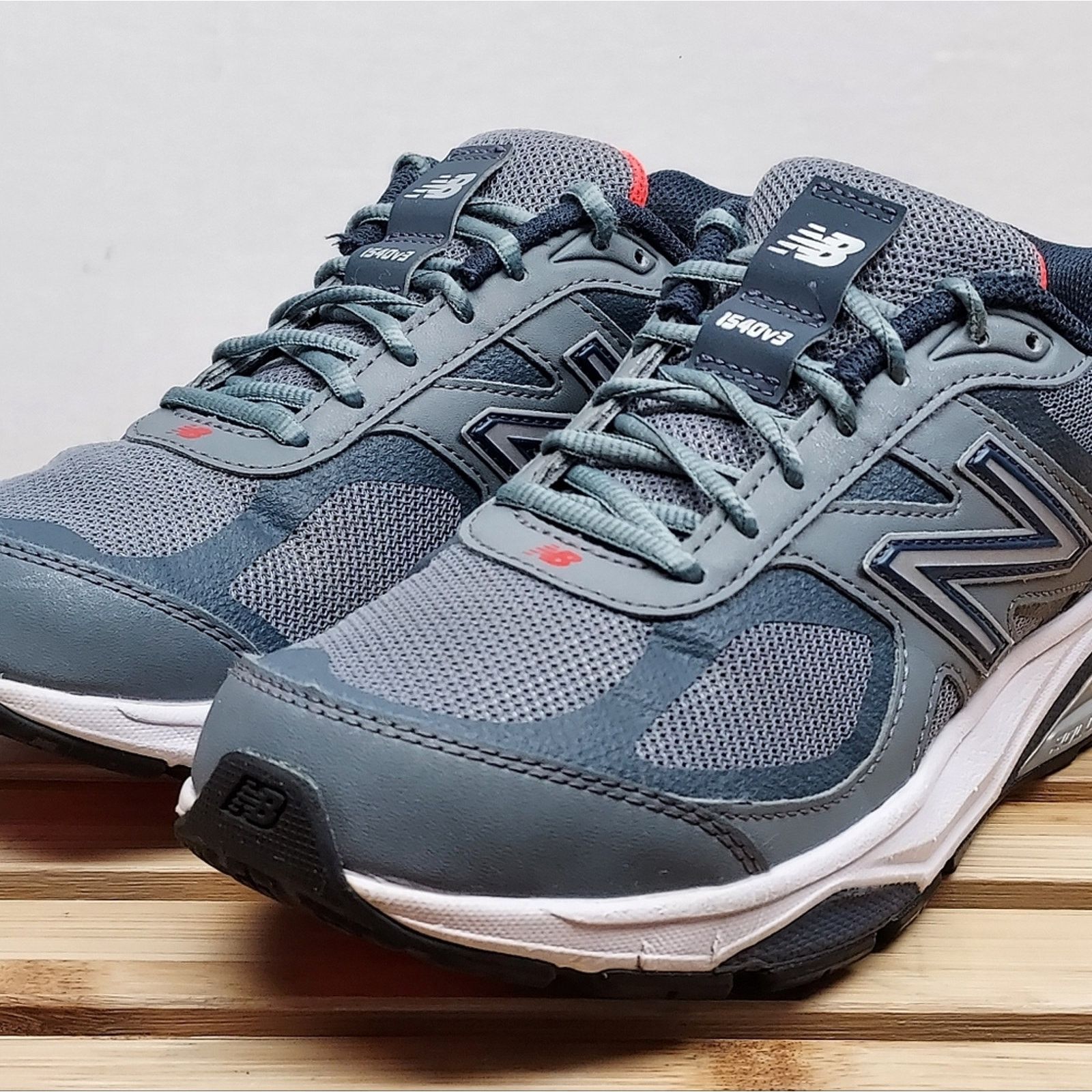 New Balance New Balance Womens | Navy | 1540 v3 Athletic Shoes Size 8 Size US 8 / IT 38 - 2 Thumbnail