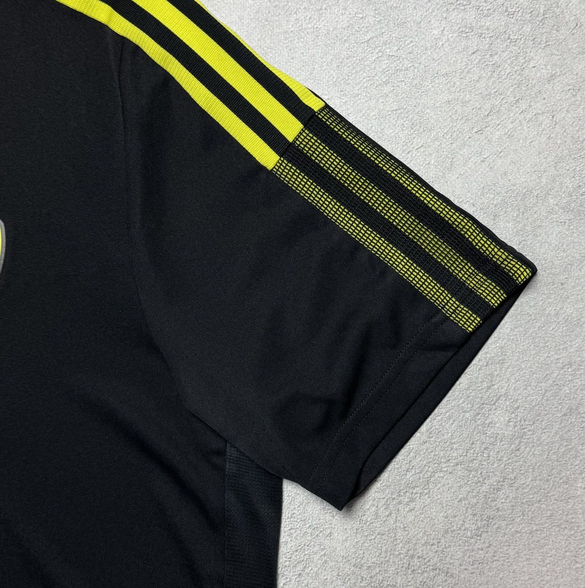 Adidas Leeds United 2021 2022 Football Shirt Soccer Jersey Adidas Size US L / EU 52-54 / 3 - 5 Thumbnail