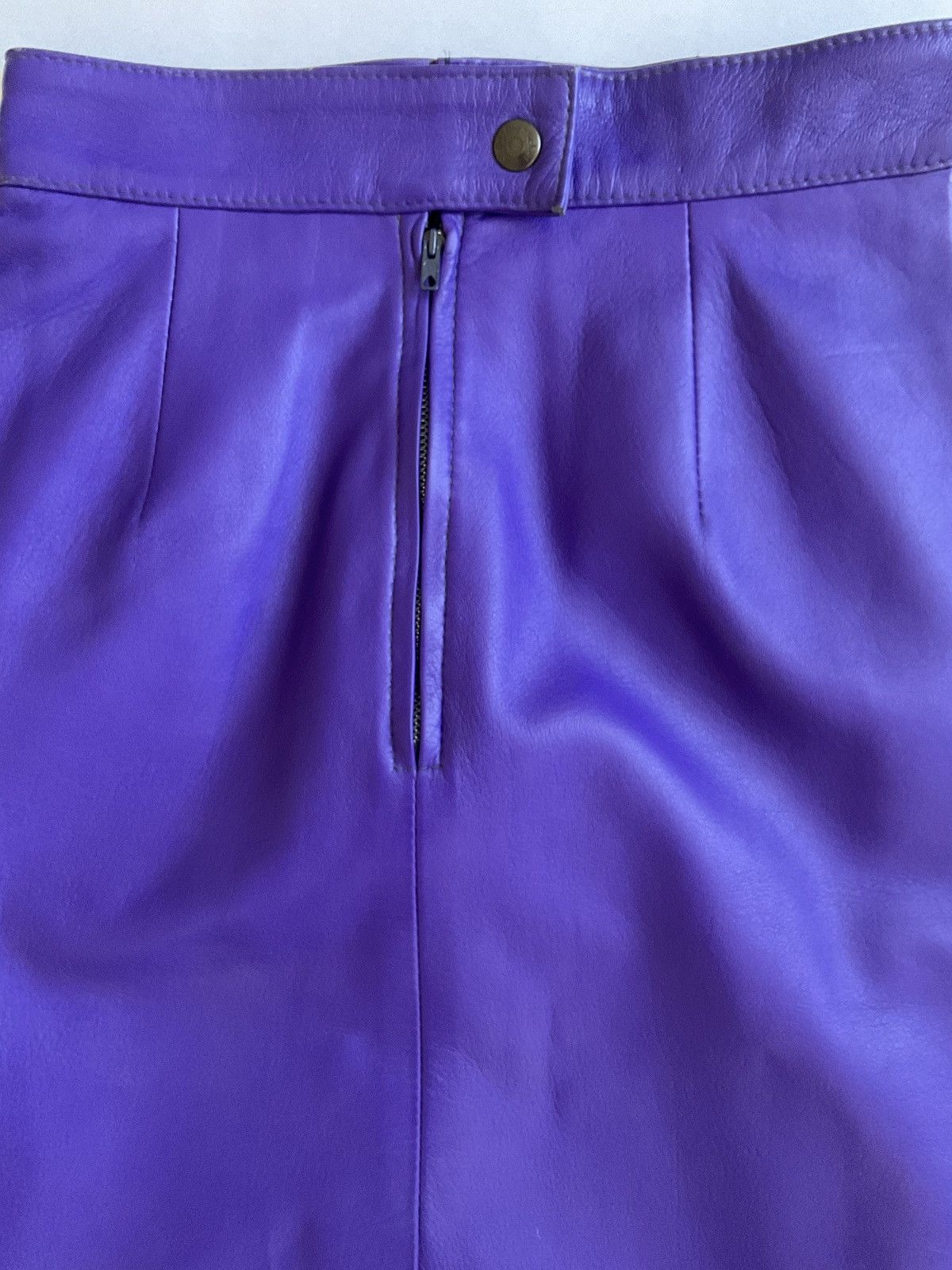 Vintage Vintage 90’s purple leather midi skirt Size 27" / US 4 / IT 40 - 5 Thumbnail