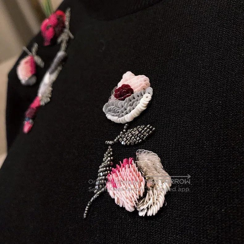 Valentino Valentino Knitted dress embroidered with beaded flowers Size S / US 4 / IT 40 - 6 Thumbnail