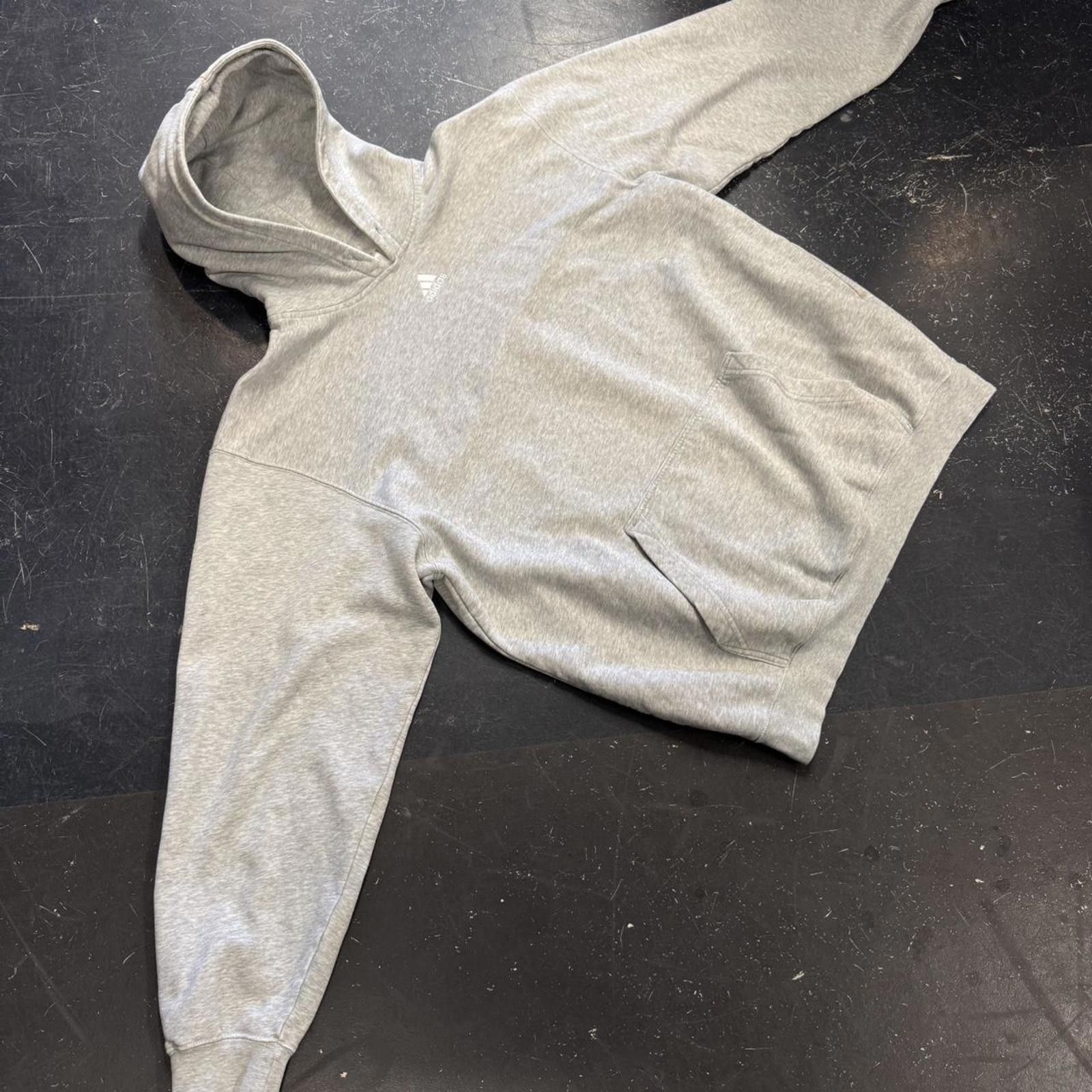 Adidas × Vintage Vintage Adidas Centre Logo Ash Grey Hoodie Size US L / EU 52-54 / 3 - 3 Thumbnail