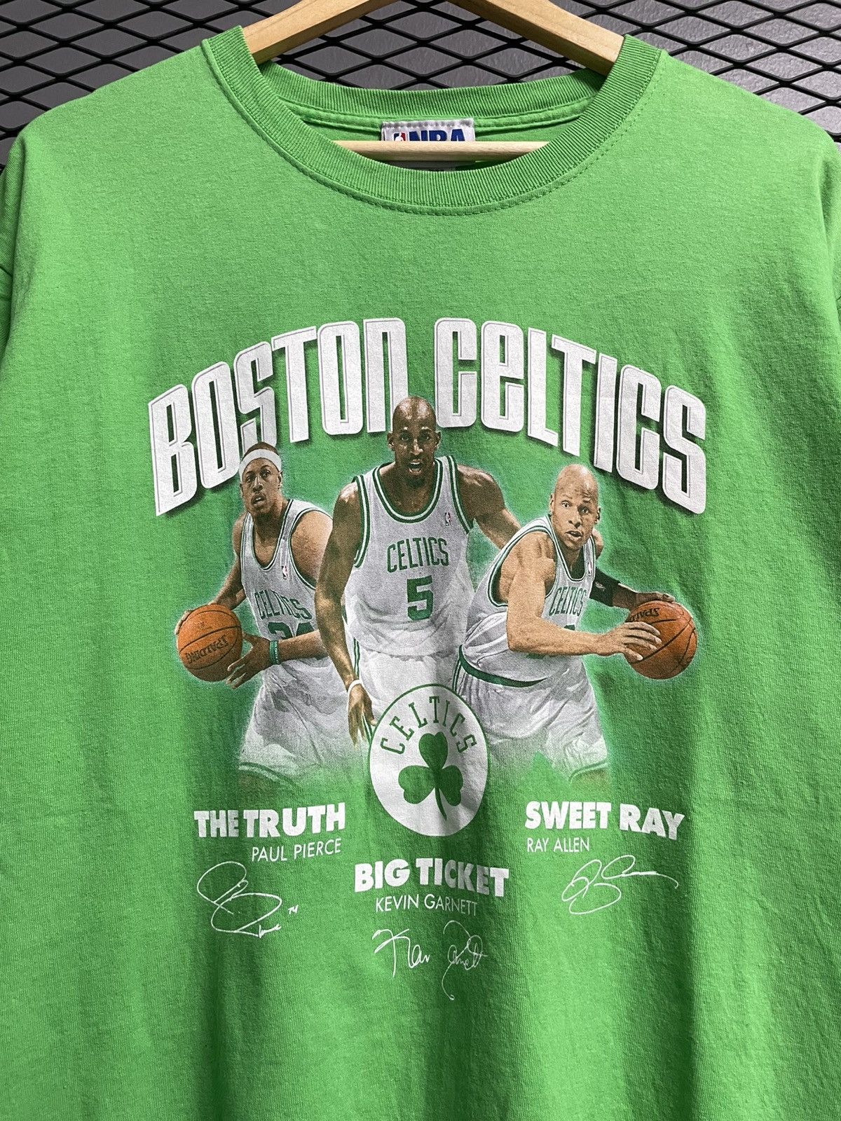 Vintage Y2K NBA Boston Celtics Big Three T-Shirt