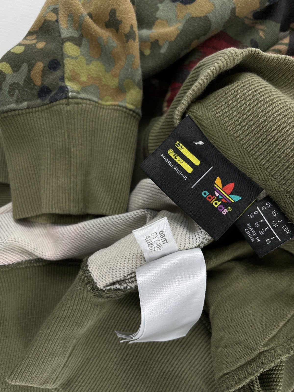 Adidas × Pharrell PHARRELL WILLIAMS Hiking Camo Print Sweatshirt Pullover S Size US S / EU 44-46 / 1 - 20 Thumbnail