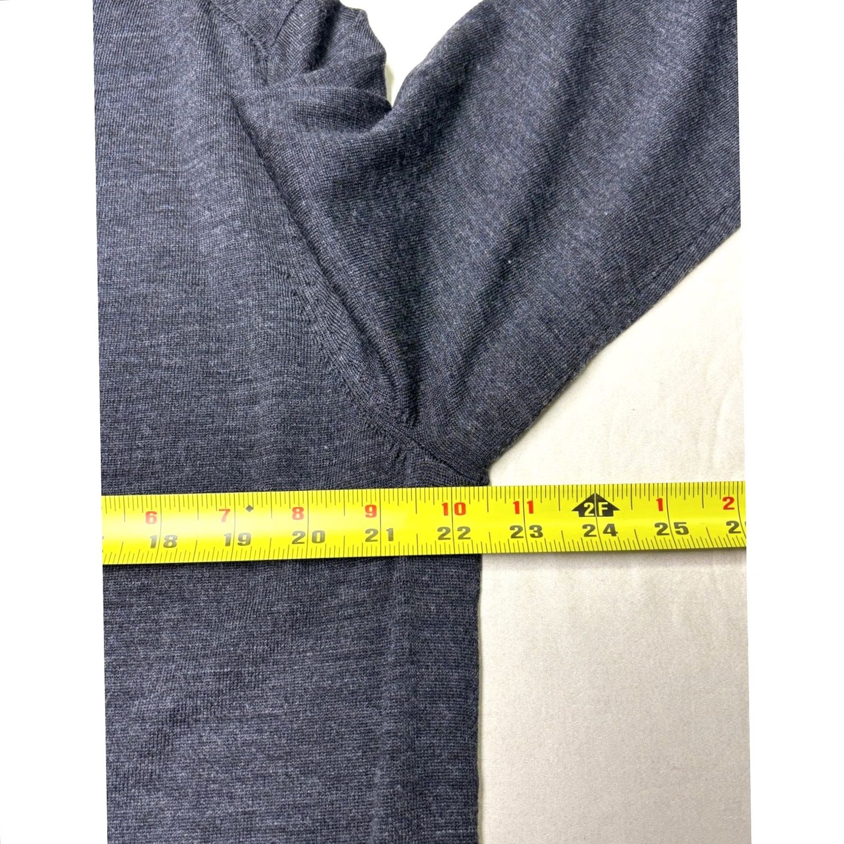 Brooks Brothers Brooks Brothers Brookstech Merino Wool V-Neck Sweater Mens Large Charcoal Gray Size US L / EU 52-54 / 3 - 6 Thumbnail