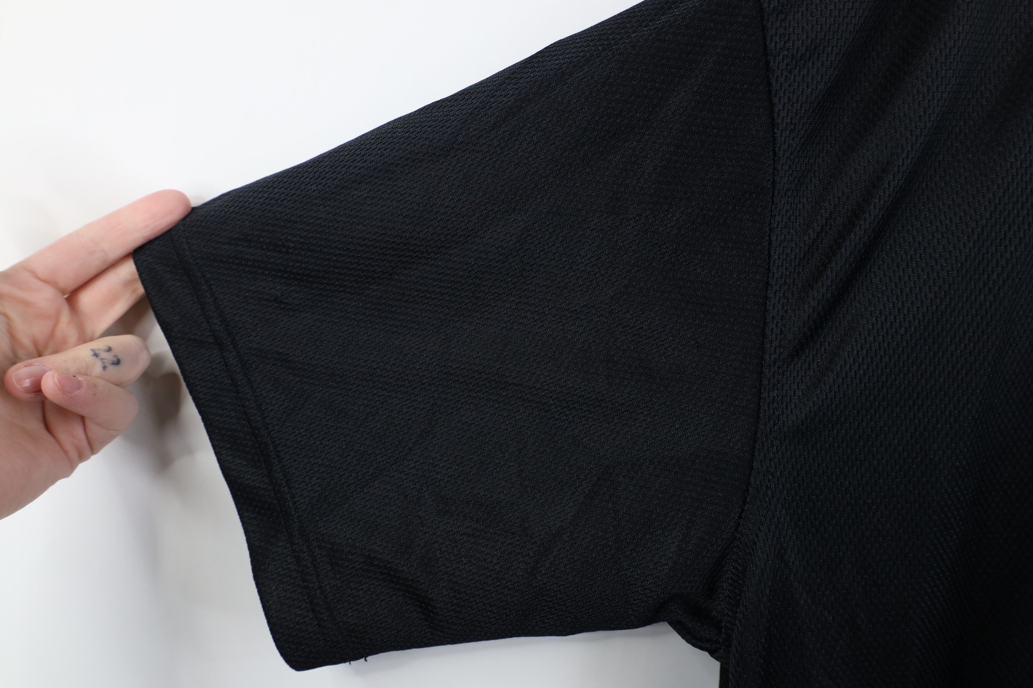 Nike Vintage Y2K Nike Mini Swoosh Knit Short Sleeve T-Shirt Black Size US L / EU 52-54 / 3 - 7 Thumbnail