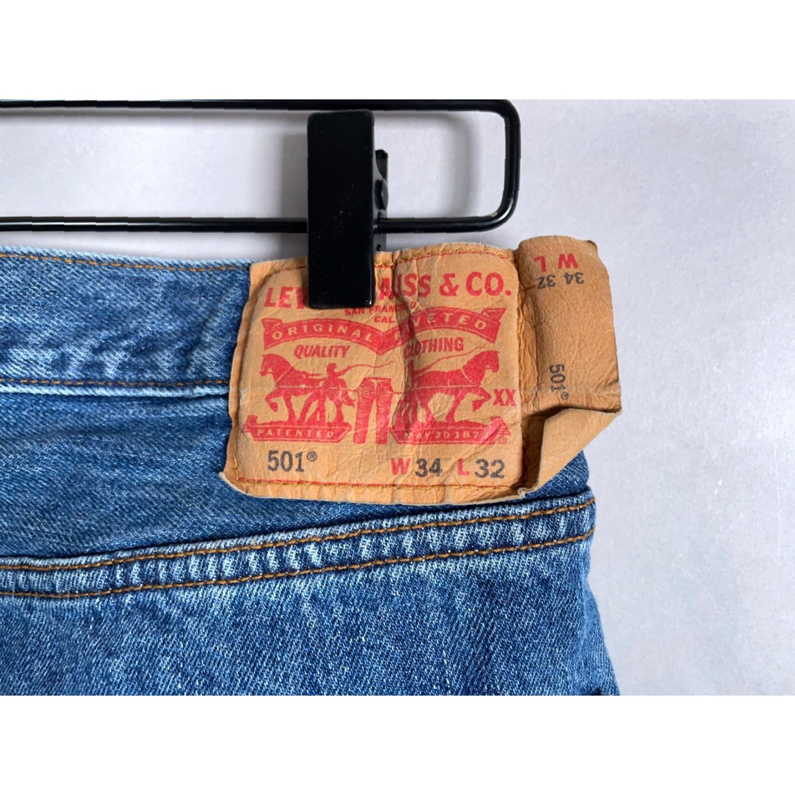 Levi's VINTAGE Levi's 501 Jeans Men's 34 x 32 Blue Denim Straight Leg Button Fly Casual Size US 34 / EU 50 - 3 Thumbnail