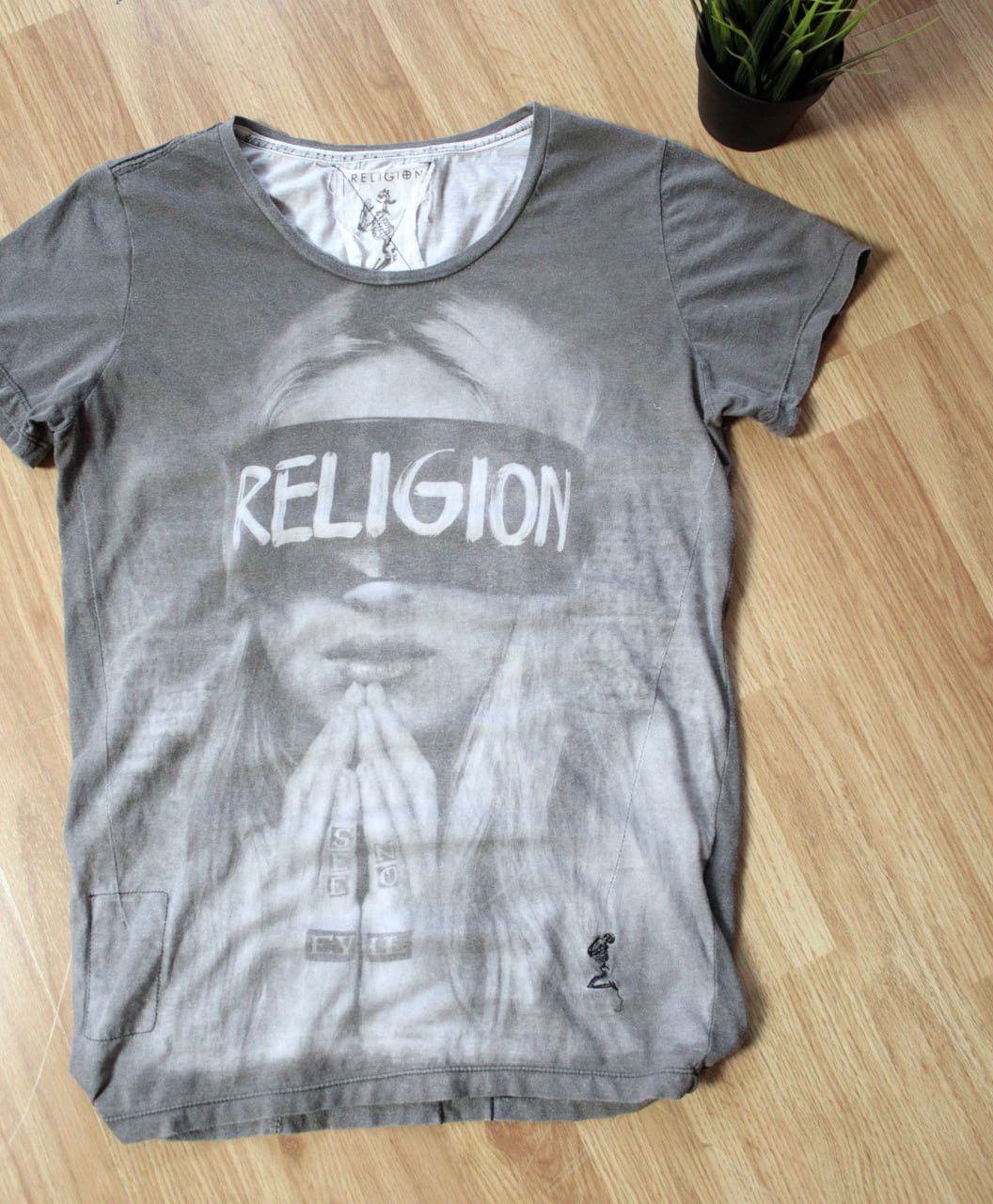 Band Tees 🔥 Vintage Y2K Religion London Streetwear Japan T Shirt Size US S / EU 44-46 / 1 - 2 Thumbnail
