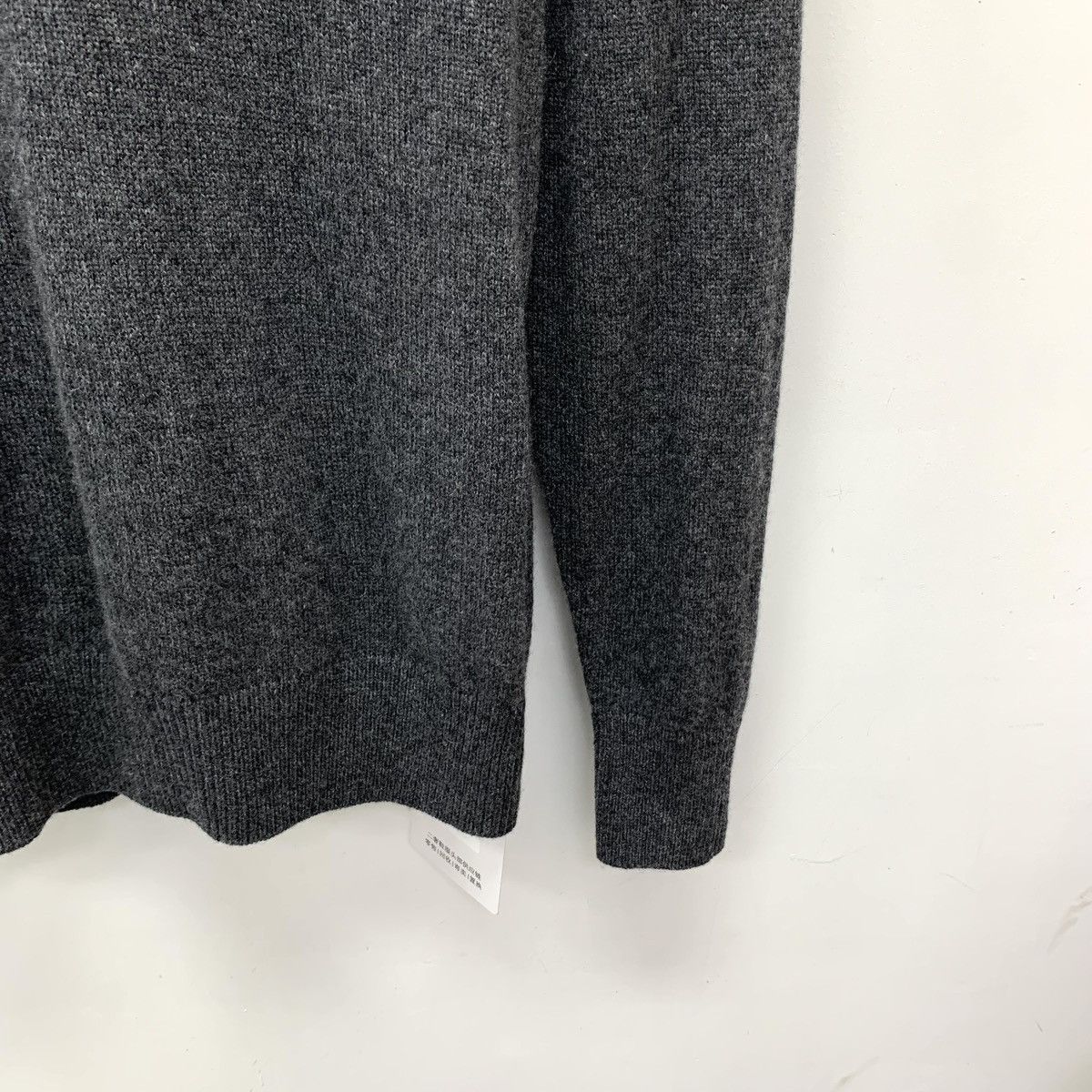 Moncler Moncler Grey Cashmere Crew Neck Knit Sweater K26WX Size S / US 4 / IT 40 - 4 Thumbnail