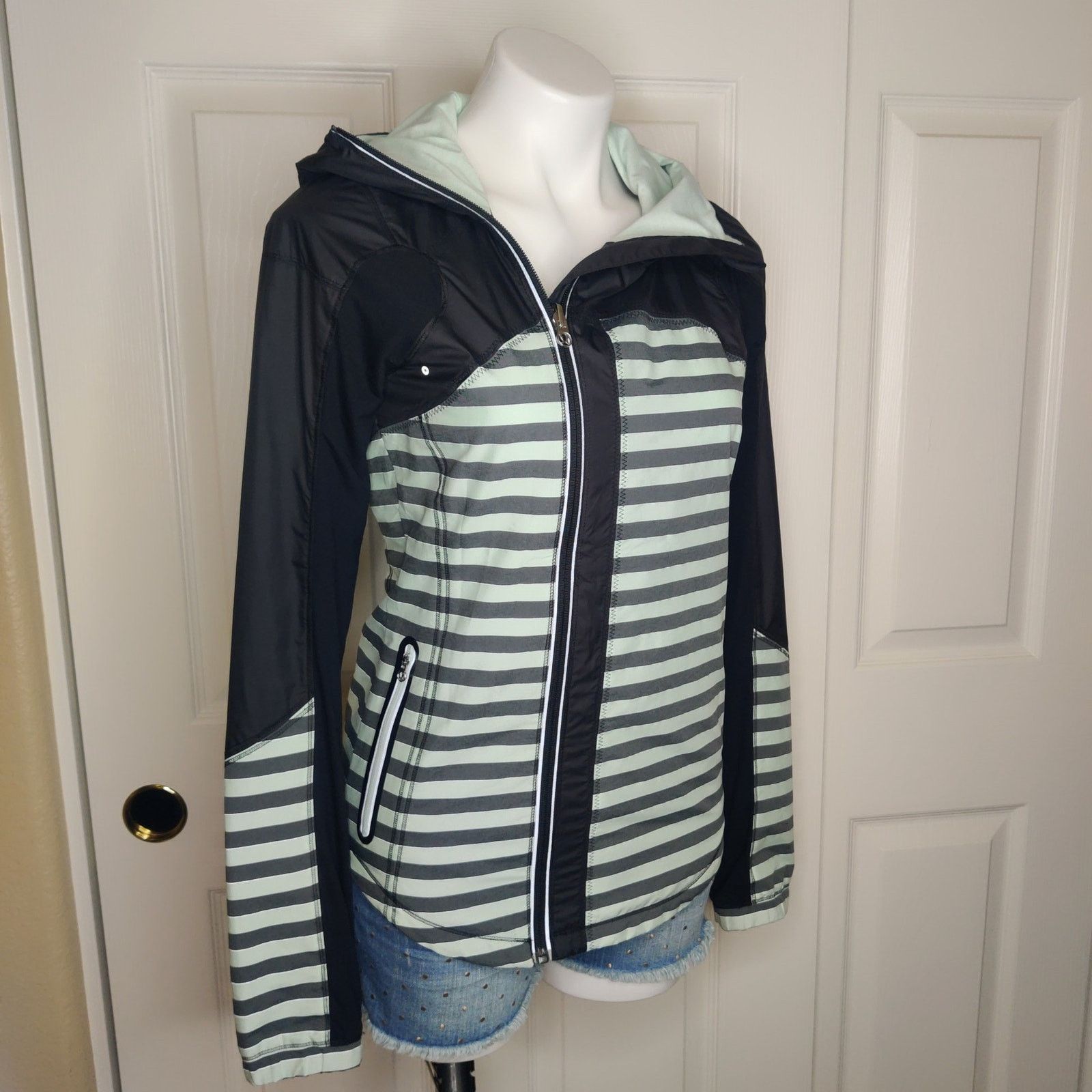 Lululemon Lululemon Run: Get Up And Glow Jacket *Reflective 360 Size S / US 4 / IT 40 - 4 Thumbnail