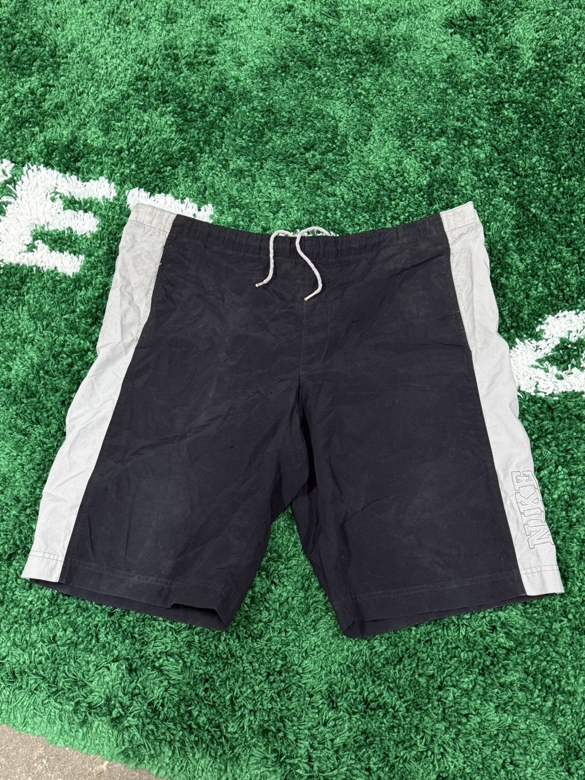 Nike Vintage Nike Distressed Black Grey Shorts Silver Tag XL Size US 36 / EU 52 - 2 Thumbnail