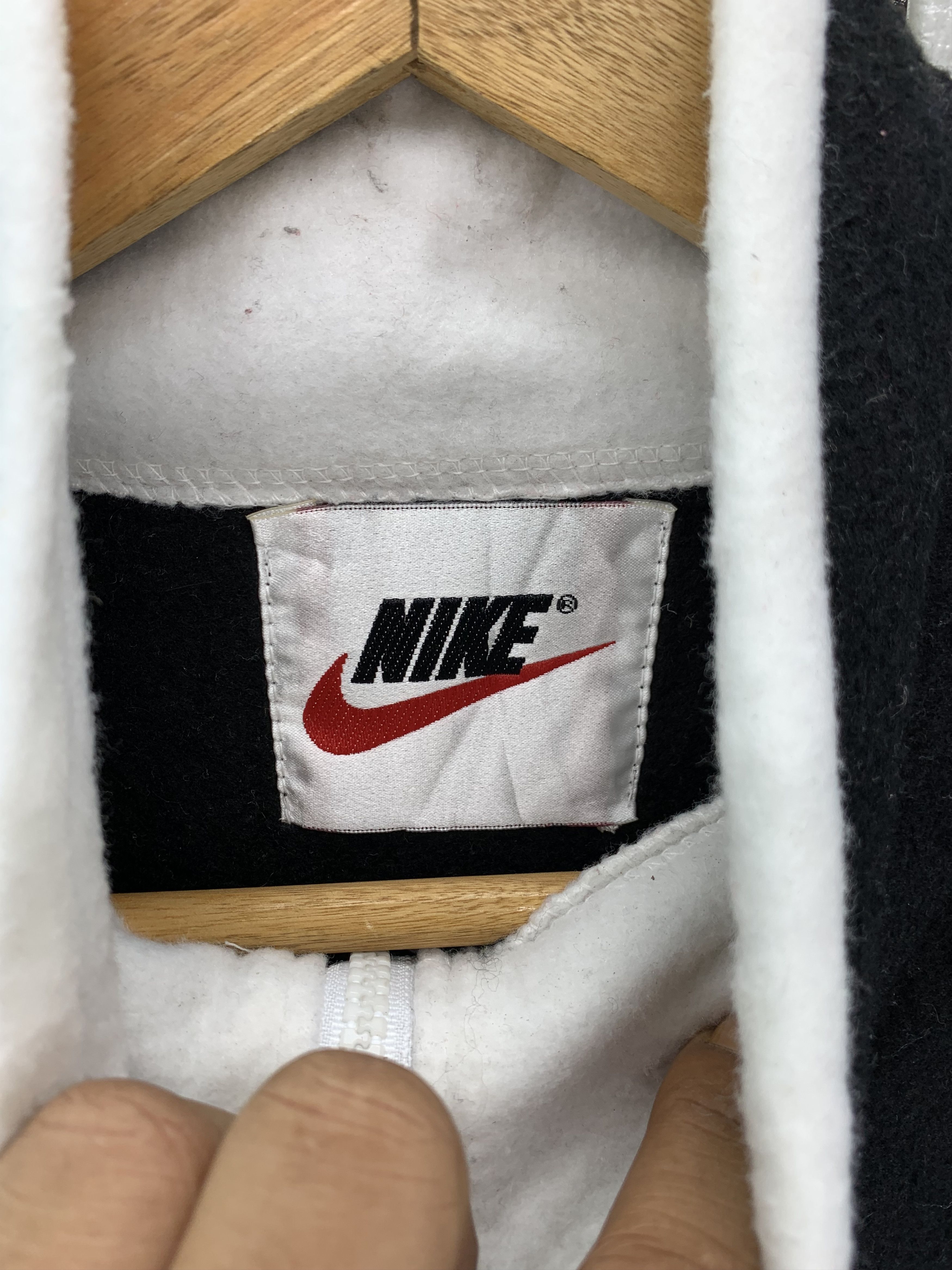 Nike Vintage Nike Center Embroidered Logo Size US M / EU 48-50 / 2 - 4 Thumbnail