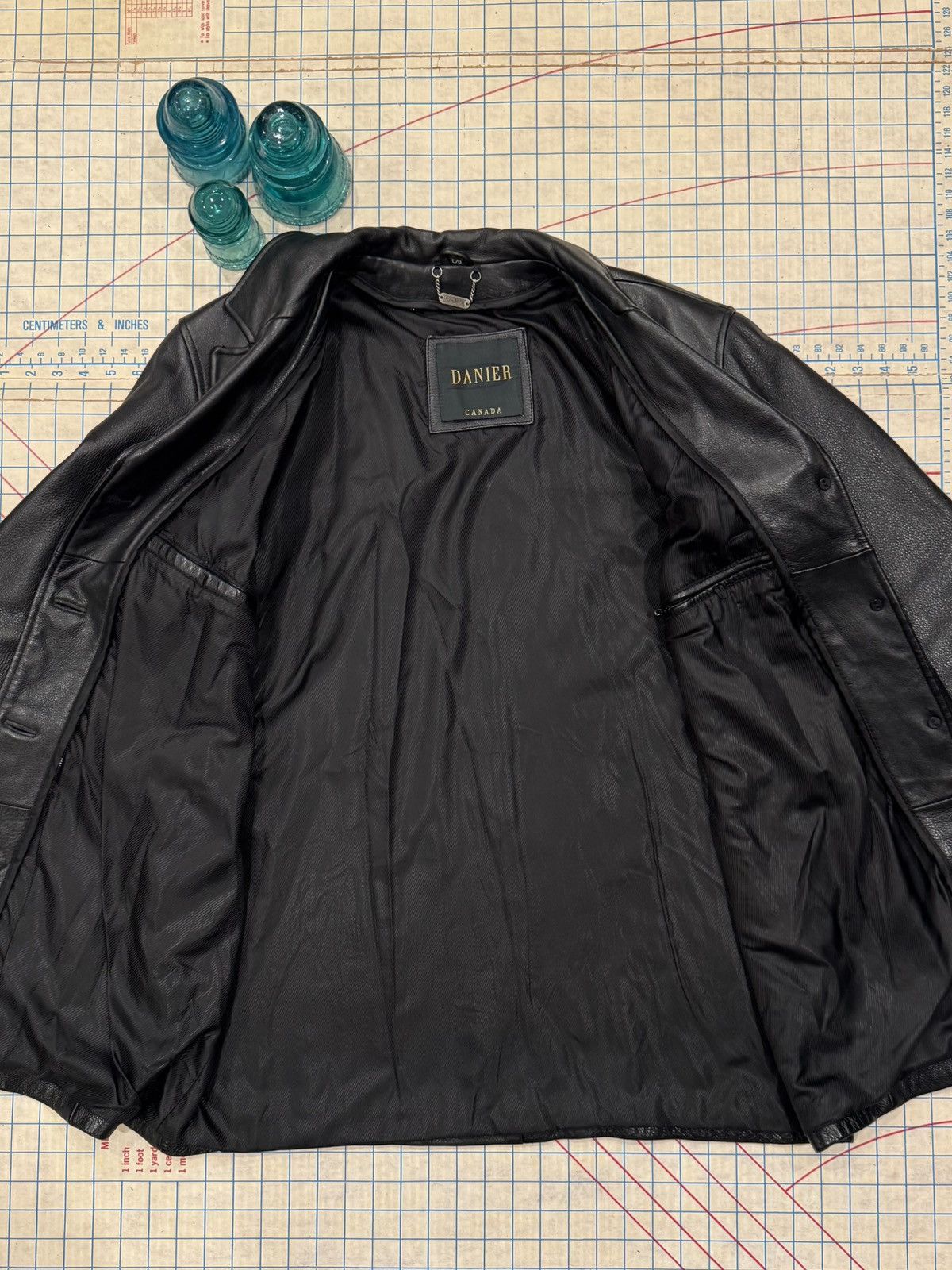 Danier Vintage Danier Leather Blazer Car Coat Mens Size Large Black Size US L / EU 52-54 / 3 - 8 Thumbnail