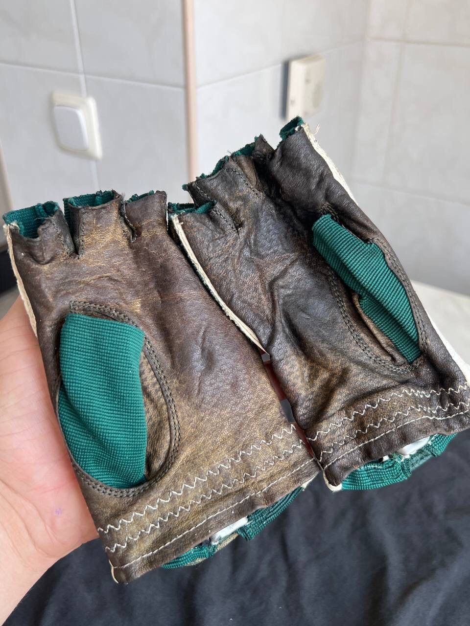 Nike 2000s Nike y2k Drill Gloves Forest Dark Green Geometric RARE Size ONE SIZE - 5 Thumbnail