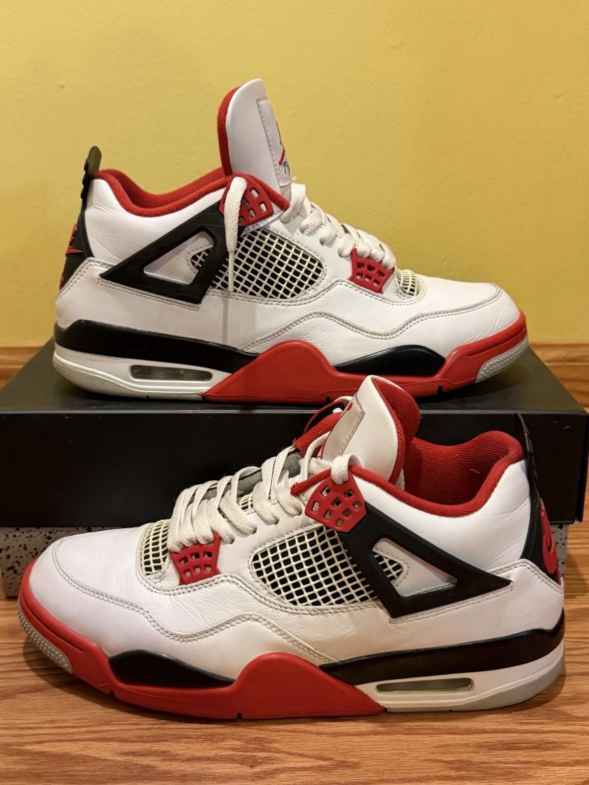 Jordan Brand Nike Air Jordan 4 Retro Fire Red 2020 Size 10 DC7770-160 Size US 10 / EU 43 - 1 Thumbnail