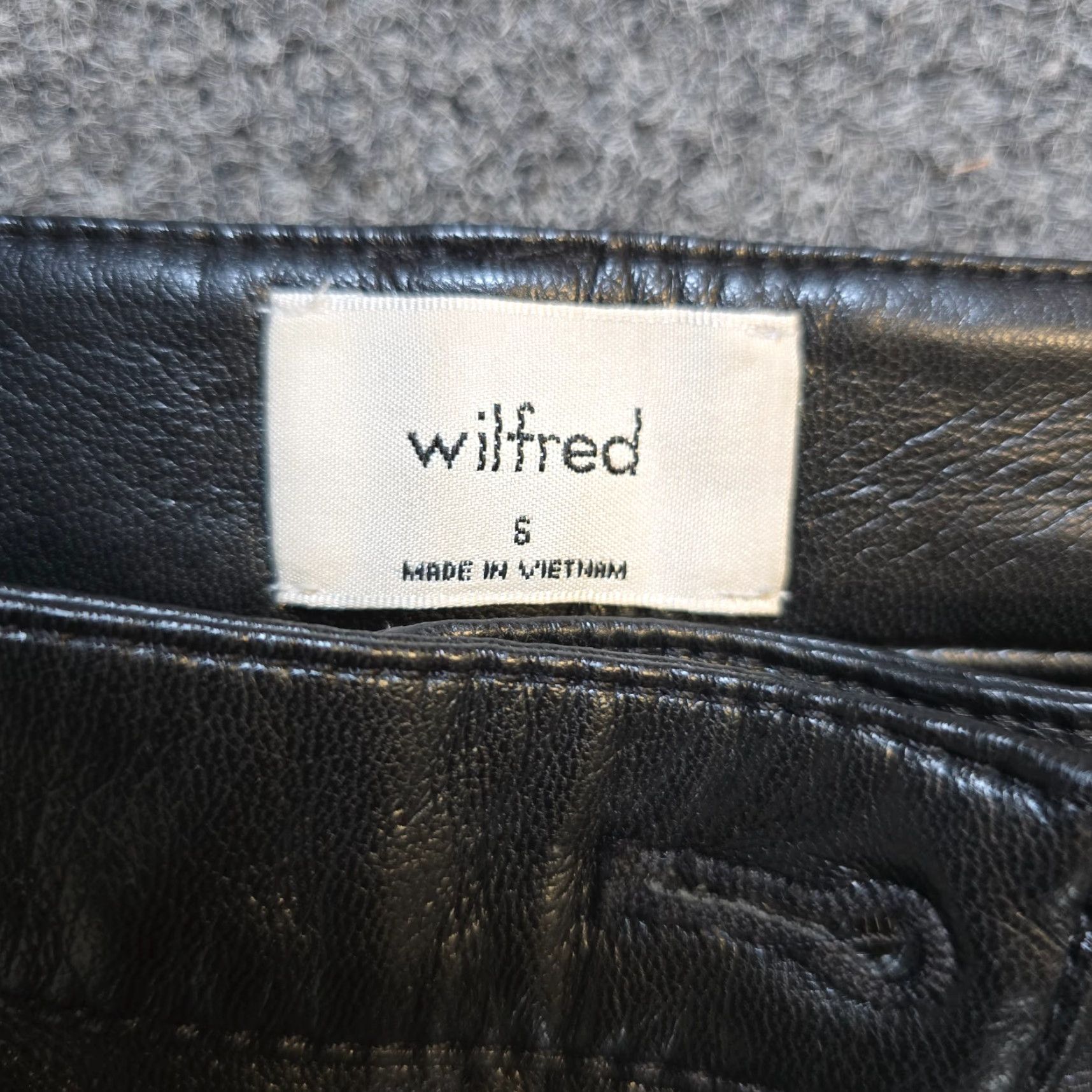 Vintage Wilfred Pants Womens Small Black Faux Leather Straight Leg Stretch Ankle 90s Biker City Capsule Mens? Size 28" / US 6 / IT 42 - 5 Thumbnail