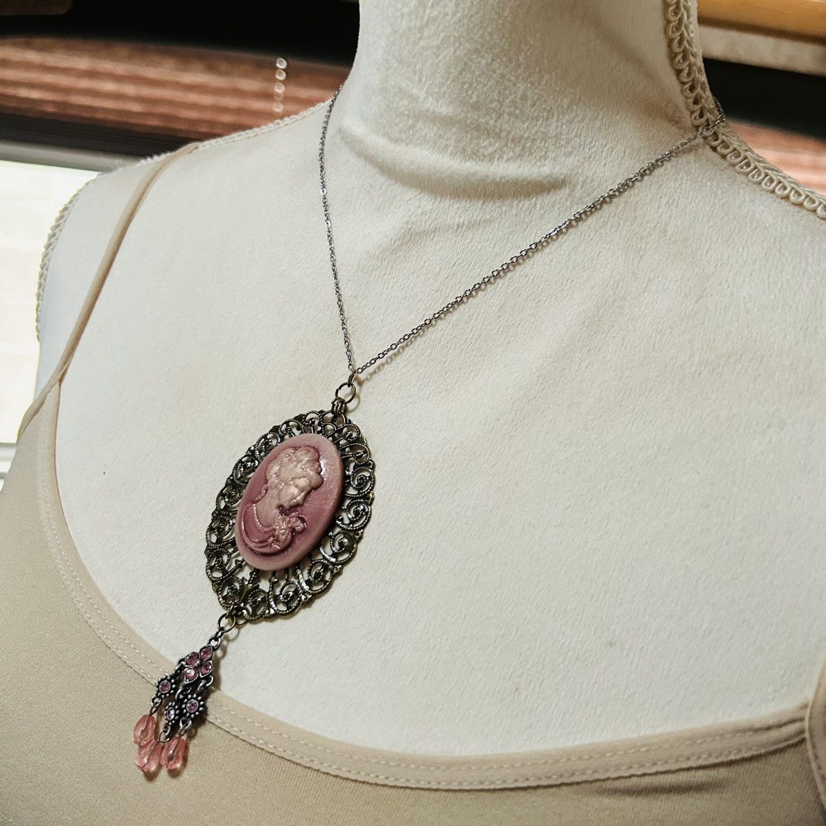 Handmade Handcrafted pink iridescent Victorian lady cameo necklace Size ONE SIZE - 3 Thumbnail
