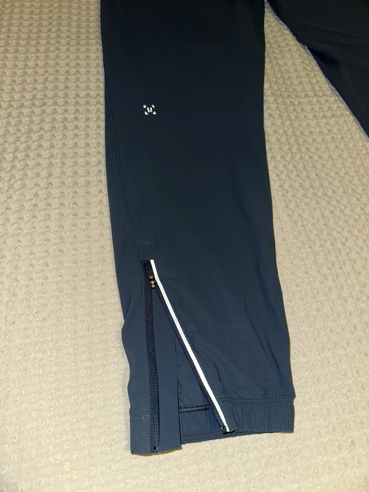 Lululemon Lululemon Surge Sweats Size US 32 / EU 48 - 3 Thumbnail