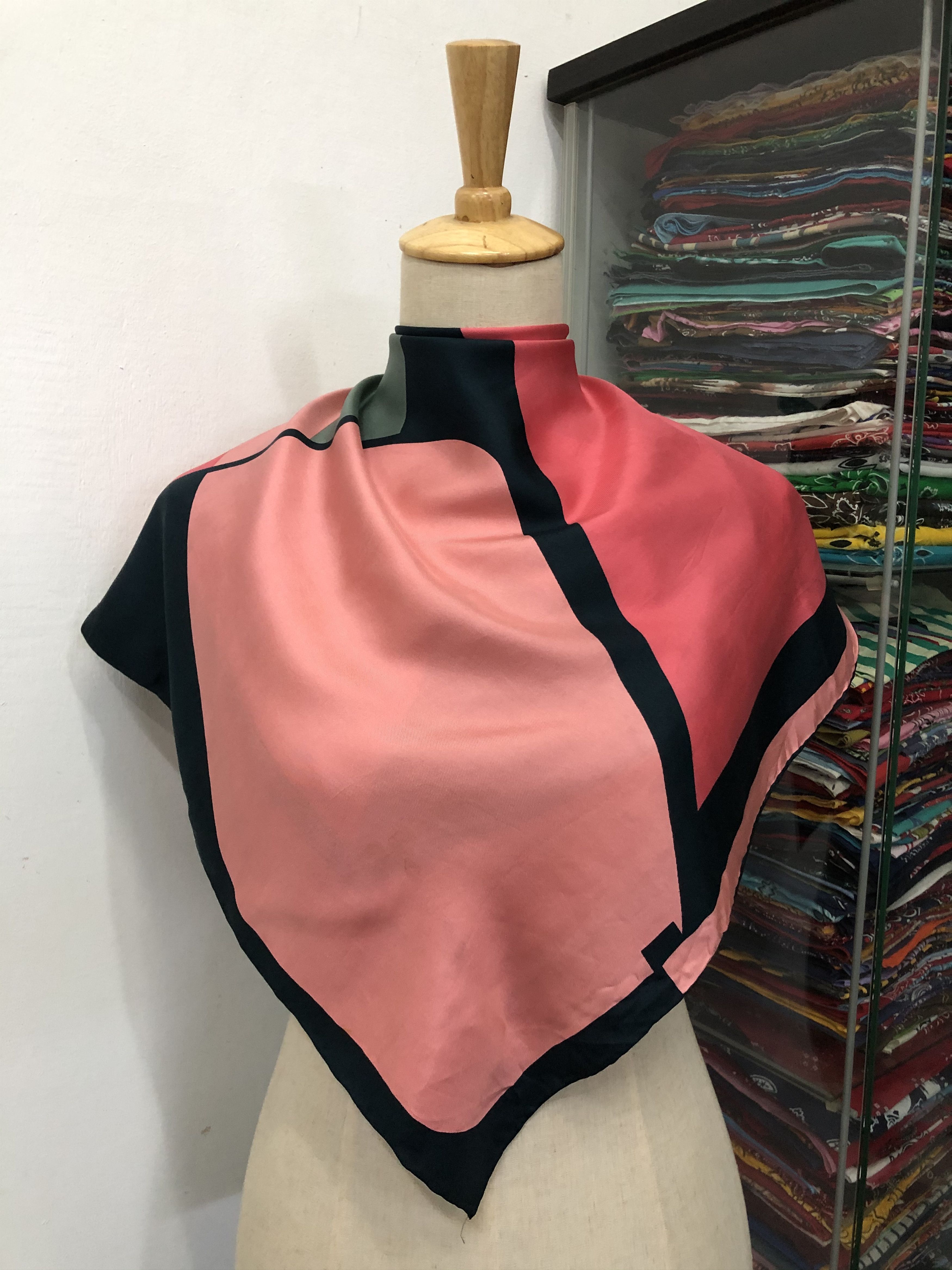 Vintage Vintage Silk Scarf Size ONE SIZE - 1 Thumbnail