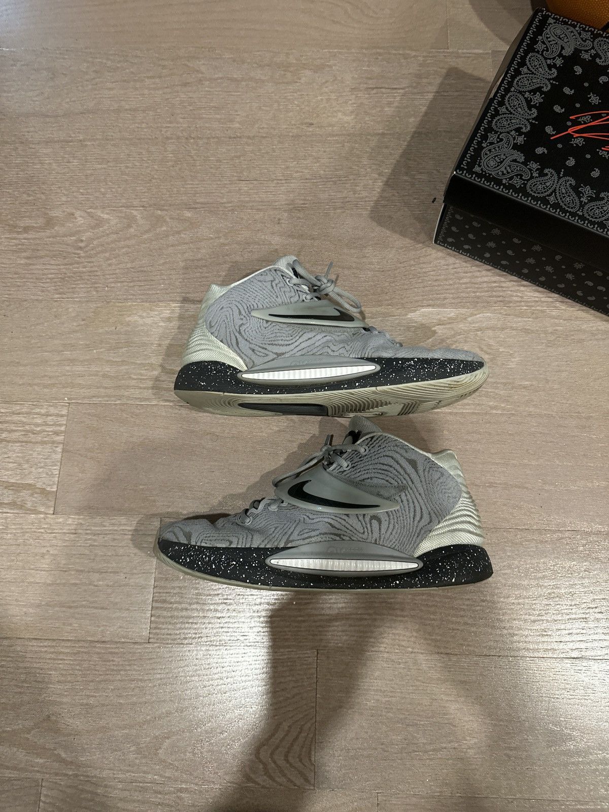 Kd 14 team grey size 14